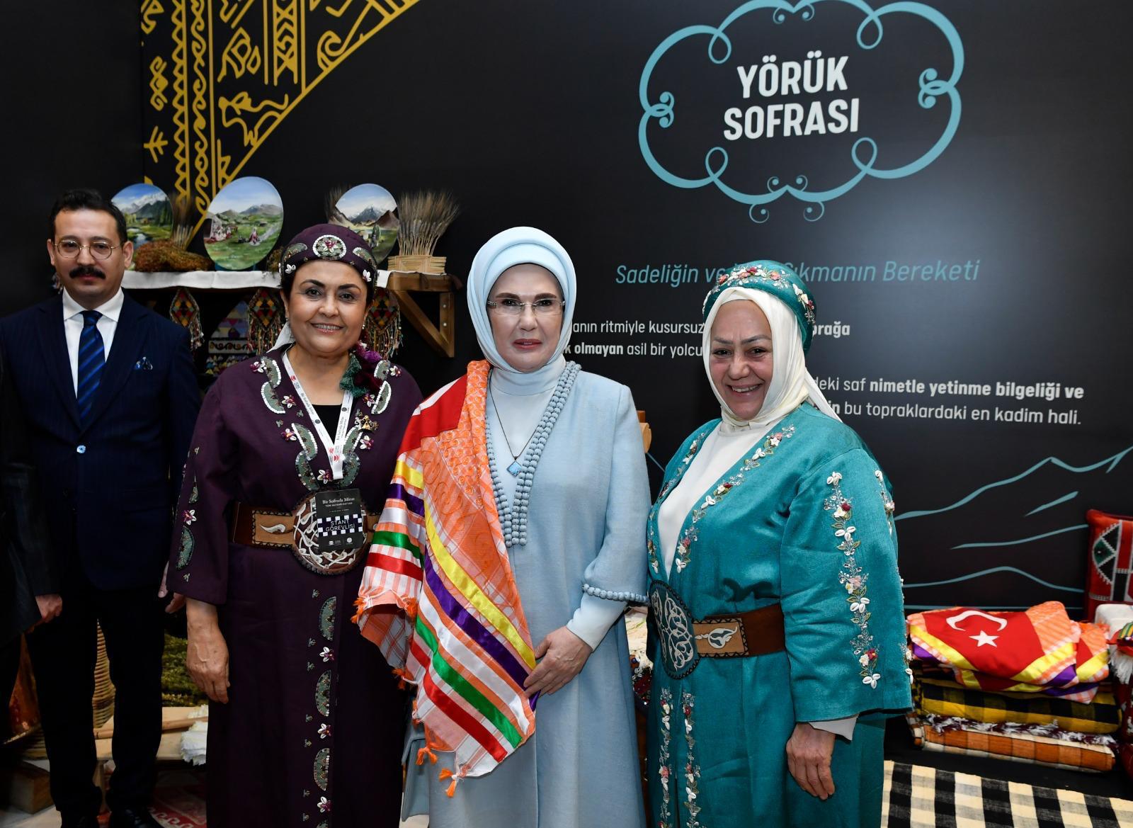 Emine Erdoğan stant ziyareti