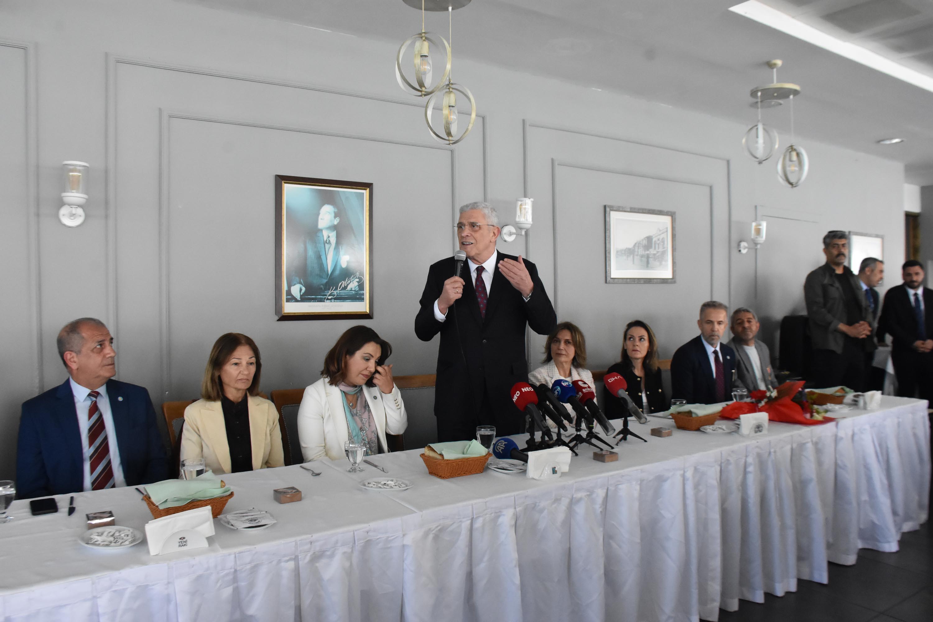 Müsavat Dervişoğlu şehit anneleri ile
