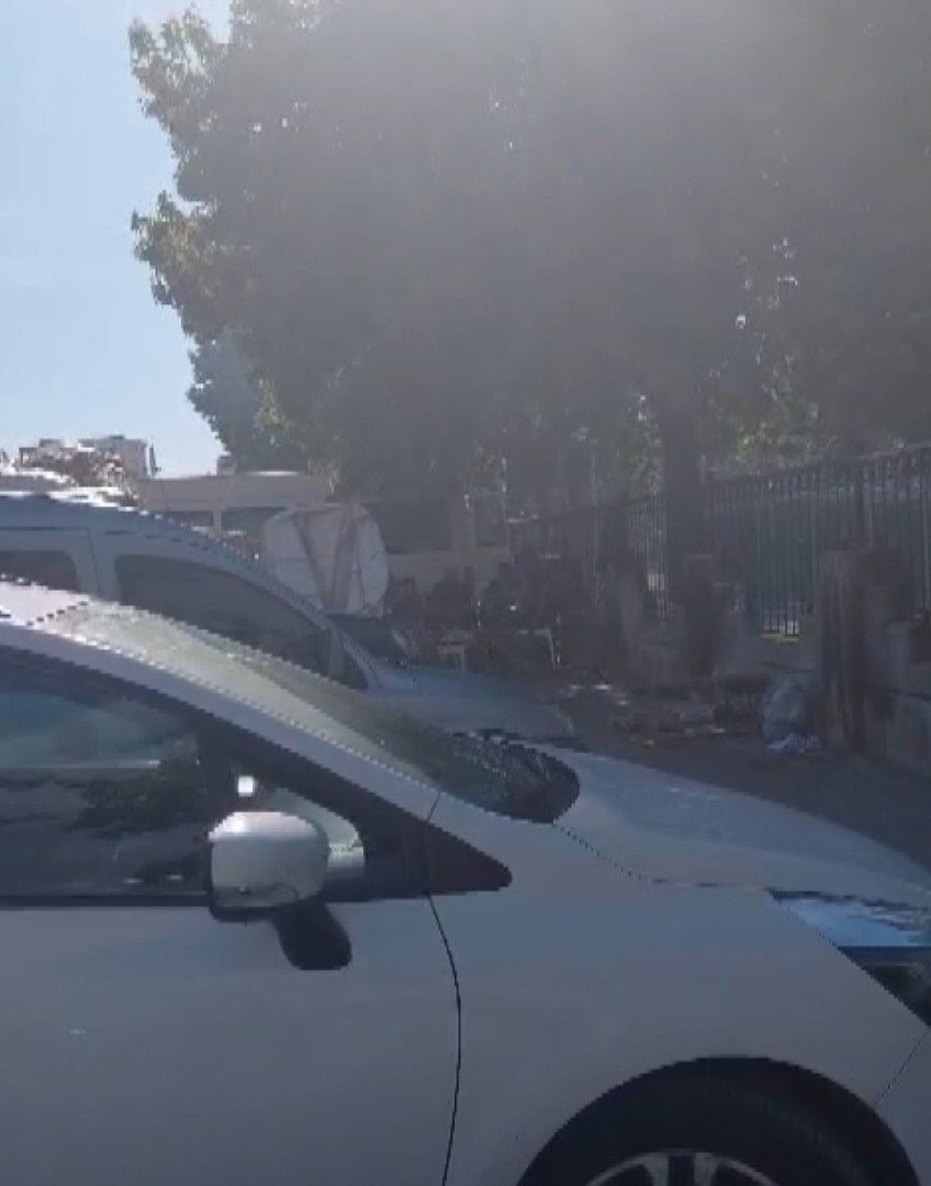 Pendik kaldırımda mangal yapanlara polis cezası