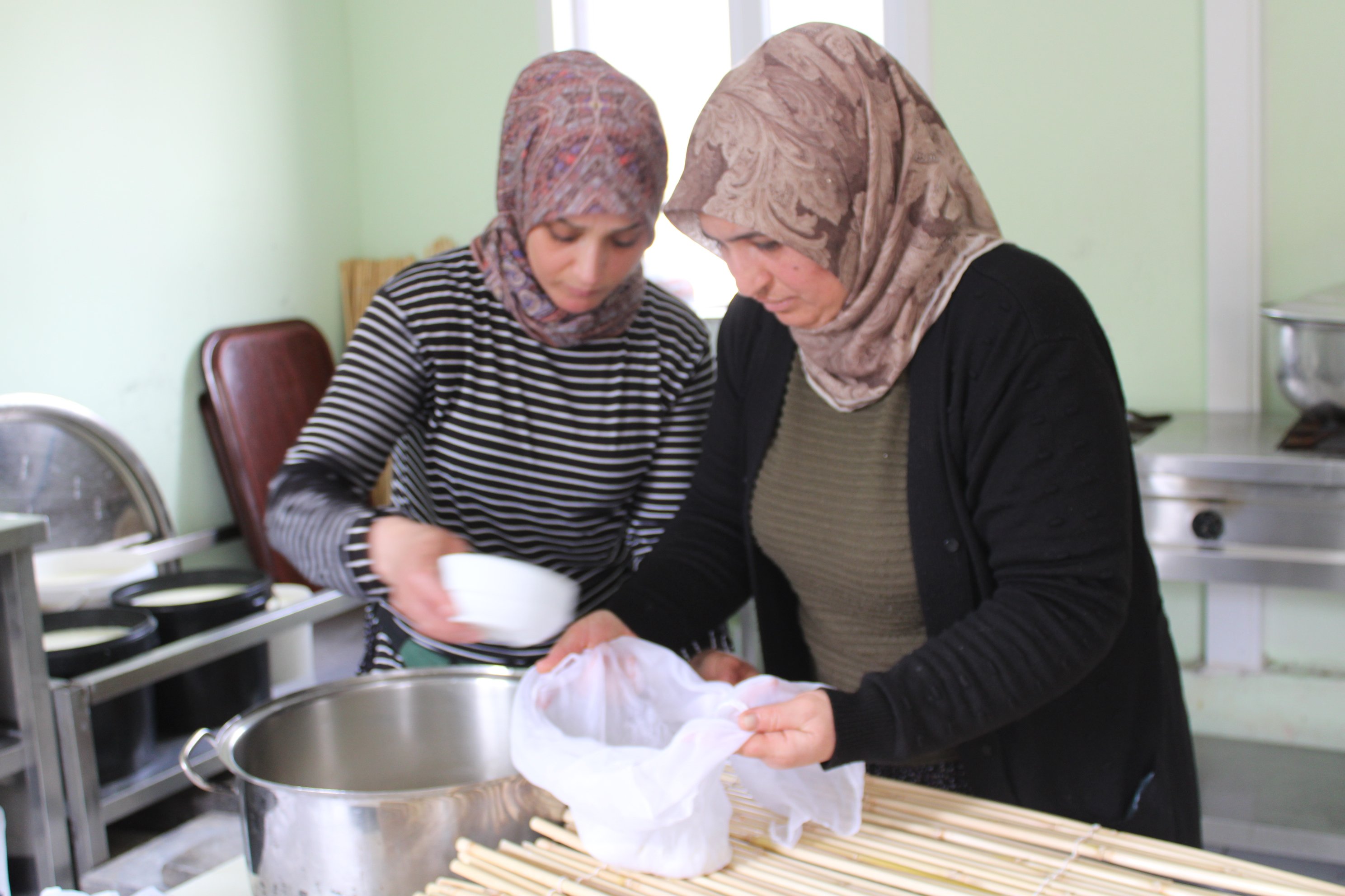 Depremzede kadınlar kooperatifle hayata tutunuyor