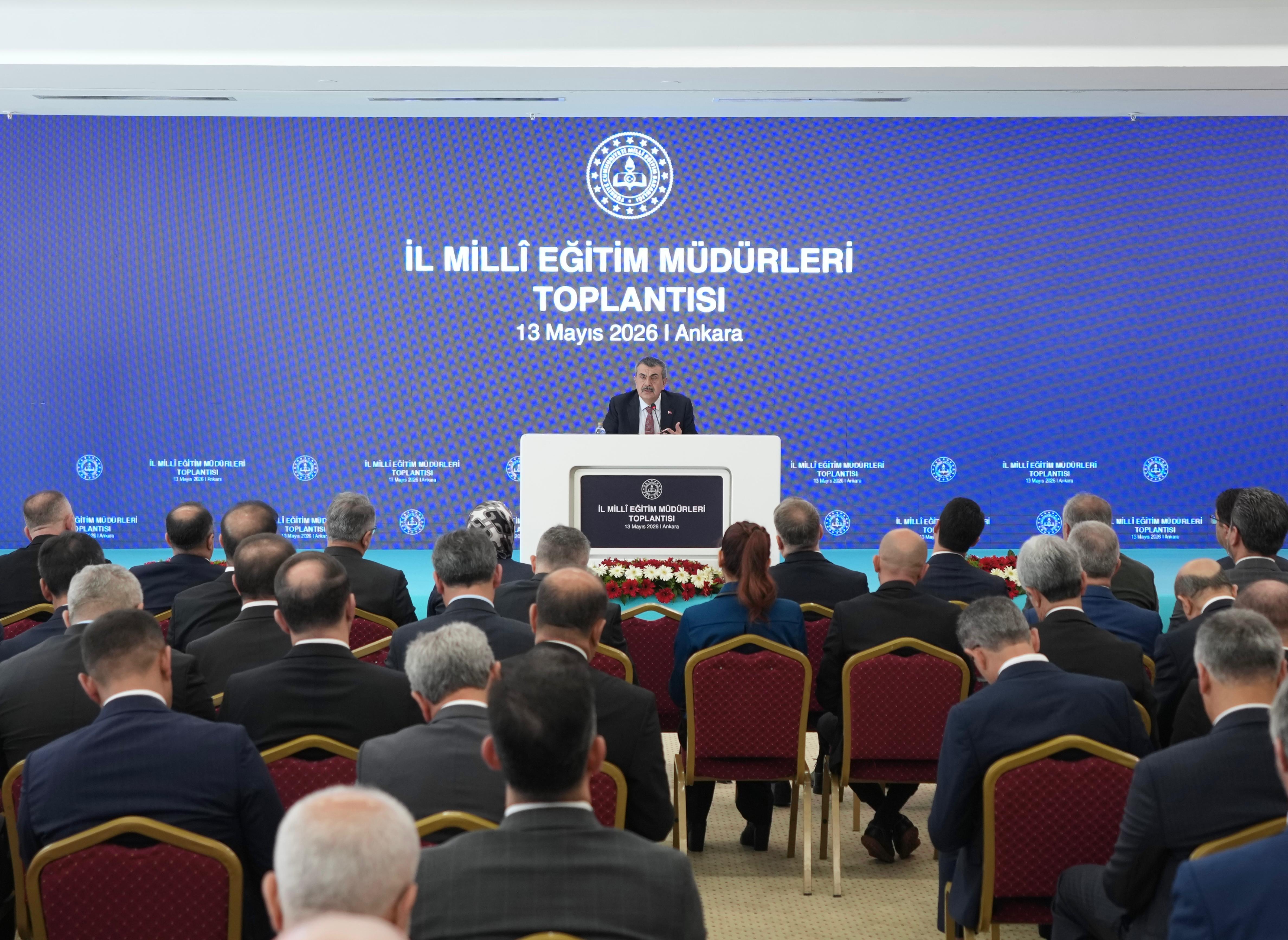 Toplantıdan bir görünüm, Bakan Tekin ve müdürler