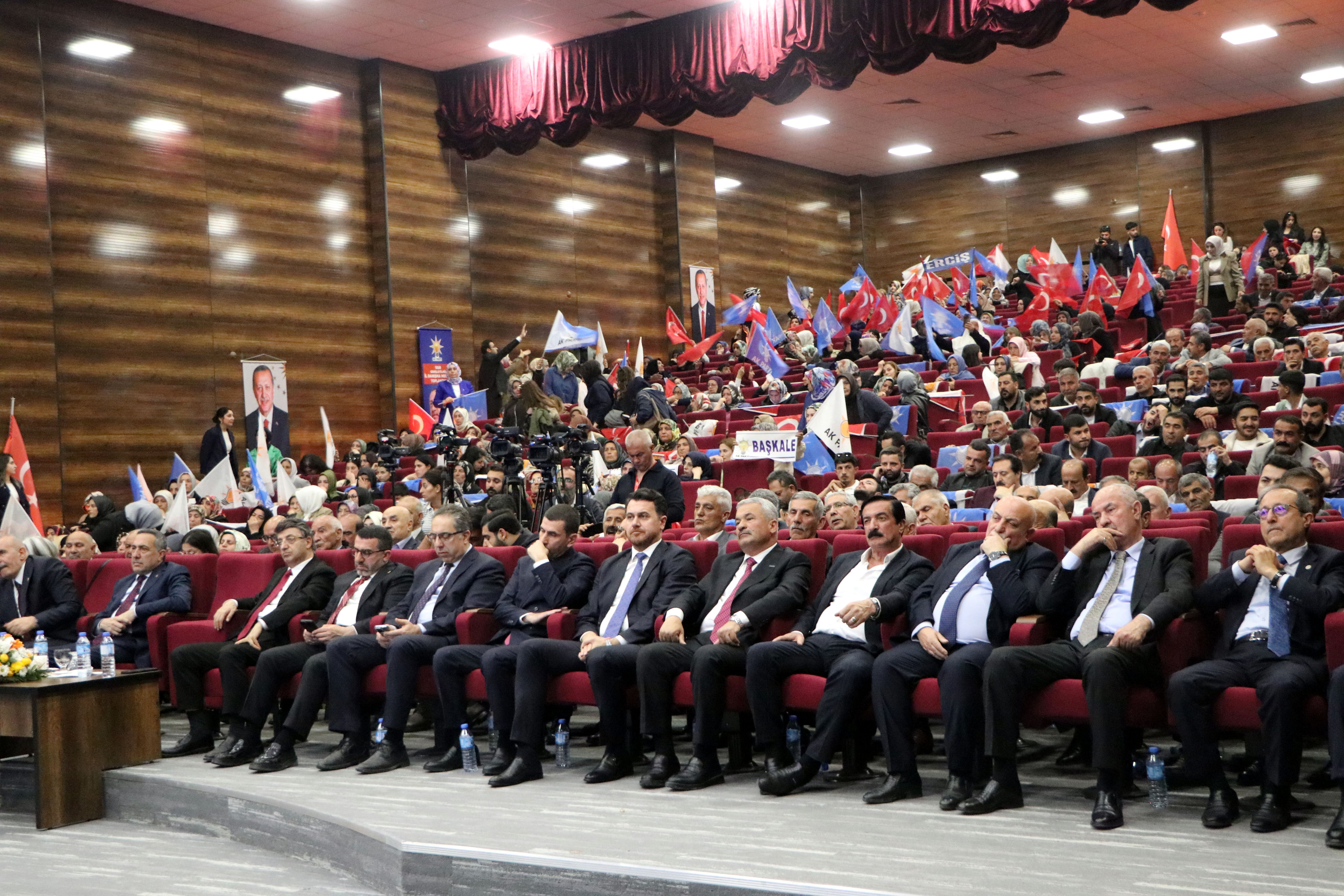 Toplantı salonundan bir görünüm.