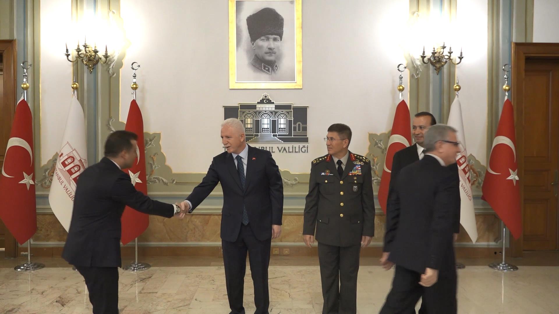 İstanbul Valisi Davut Gül ve protokol üyeleri bayramlaşma töreninde