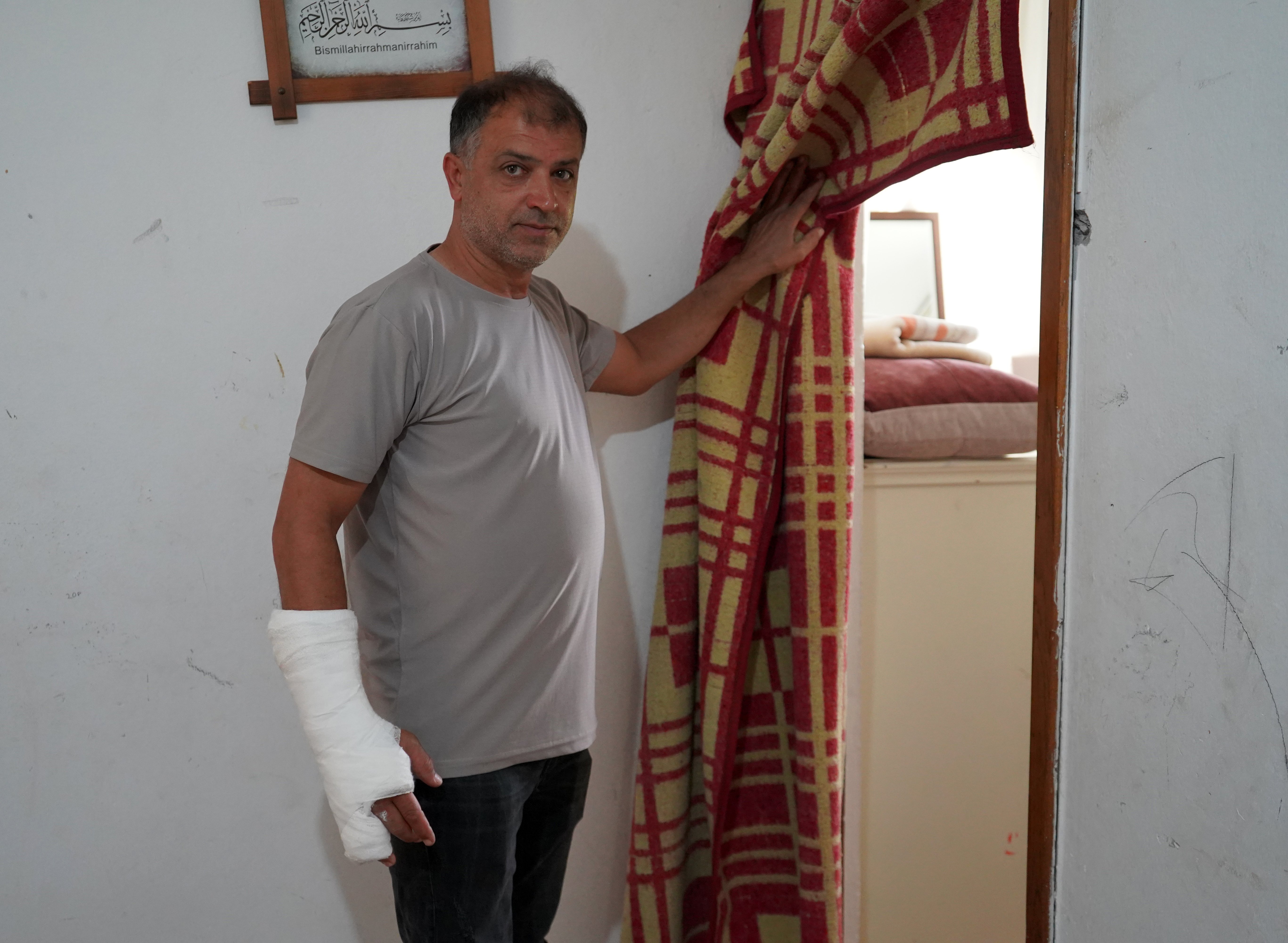 Otizmli oğlunun saldırgan davranışları çaresiz bıraktı