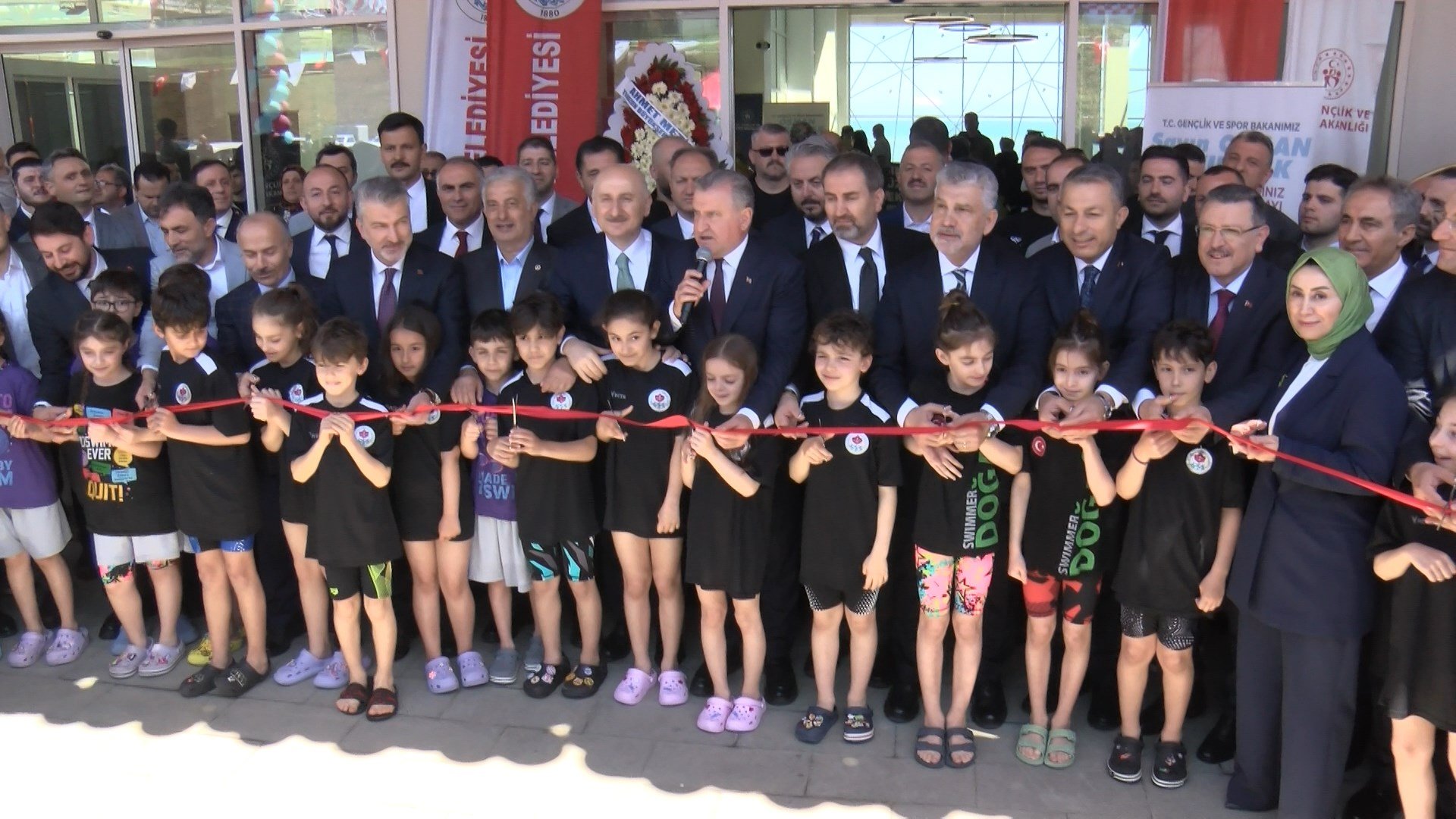 Gençlik ve Spor Bakanı Osman Aşkın Bak