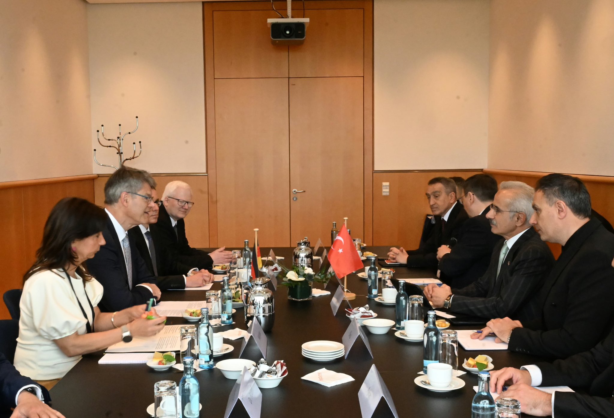 Bakan Uraloğlu, Alman mevkidaşı Schnieder ile bir araya geldi
