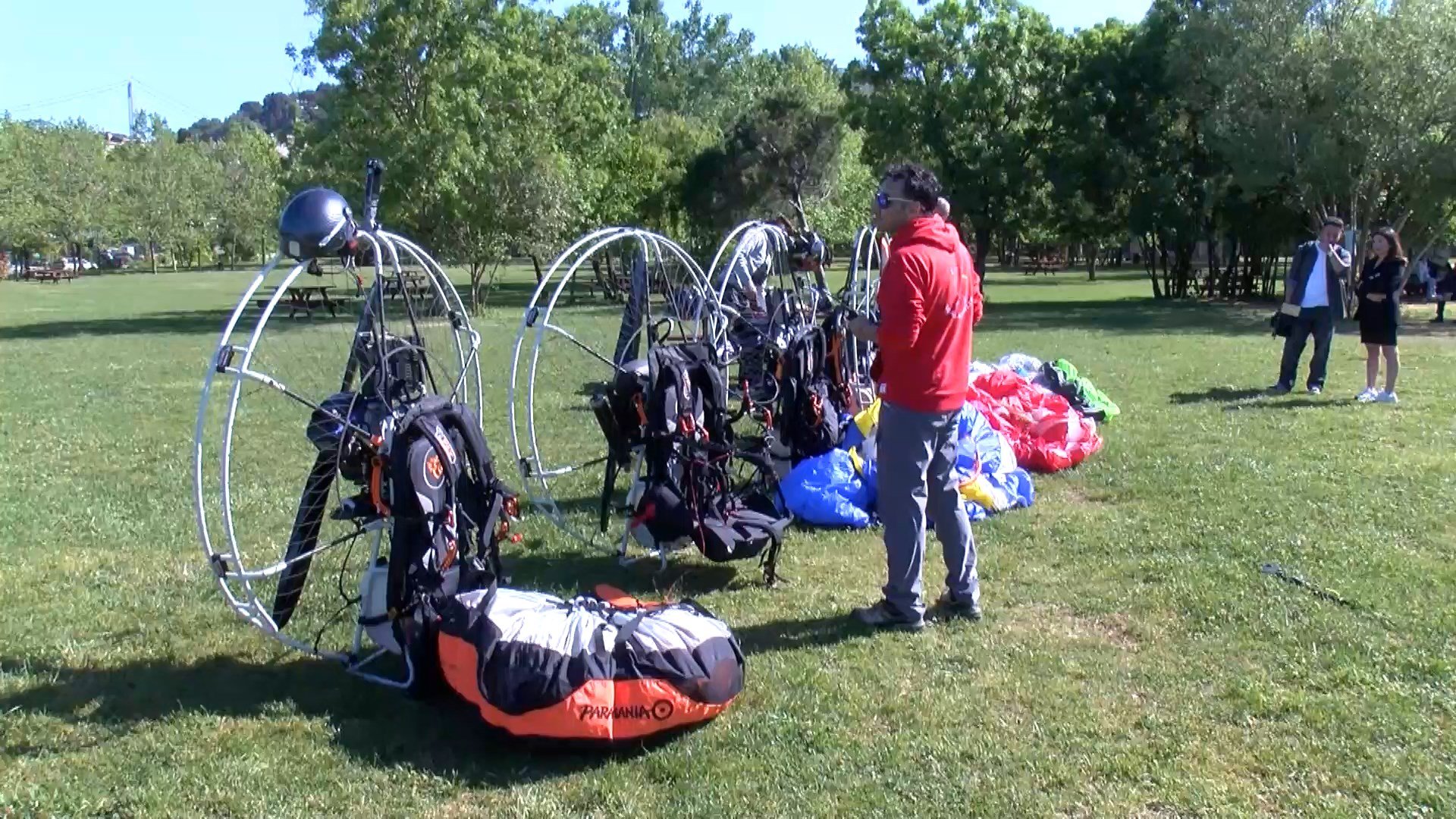 Paramotor pilotları uçuş öncesi