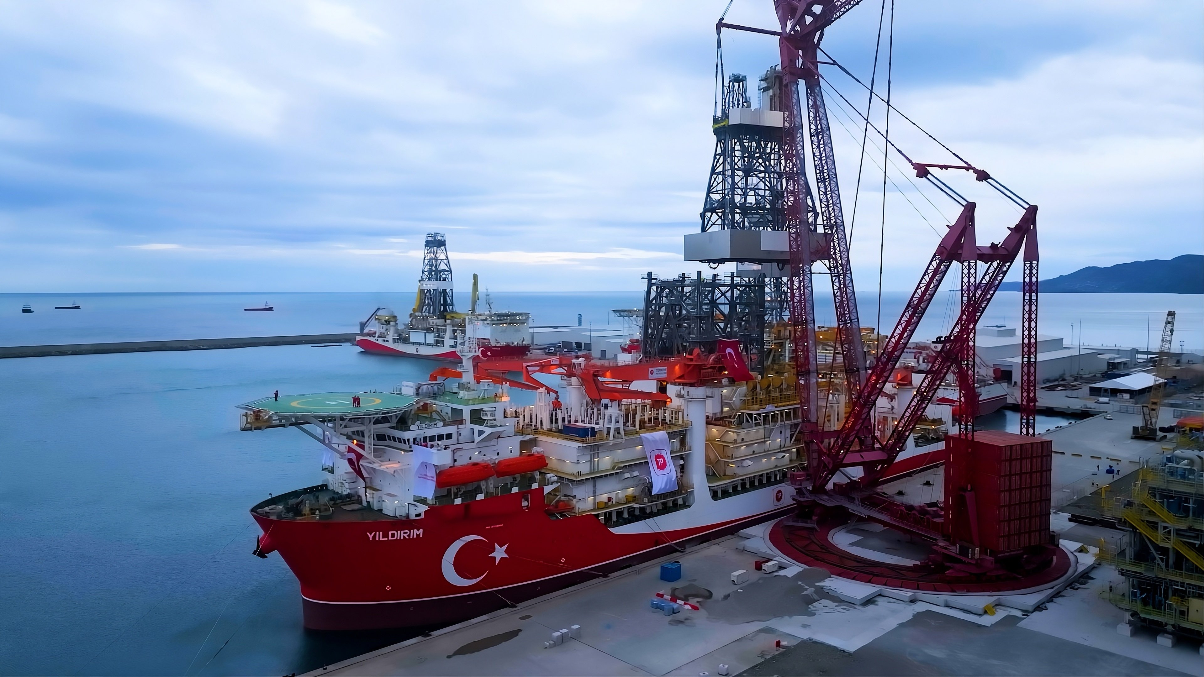 Yıldırım Derin Deniz Sondaj Gemisi