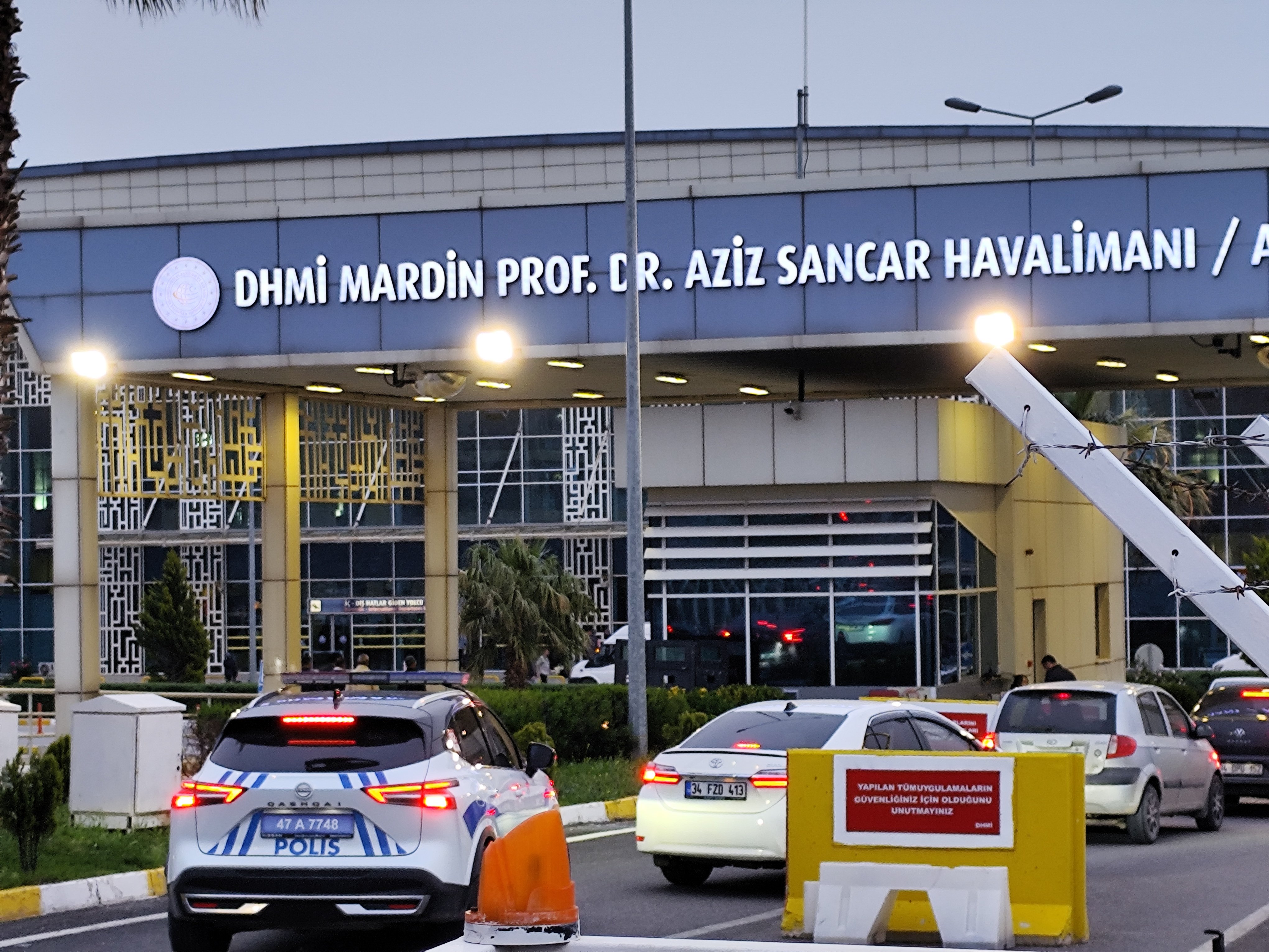 Aktivistler havaya atılıyor
