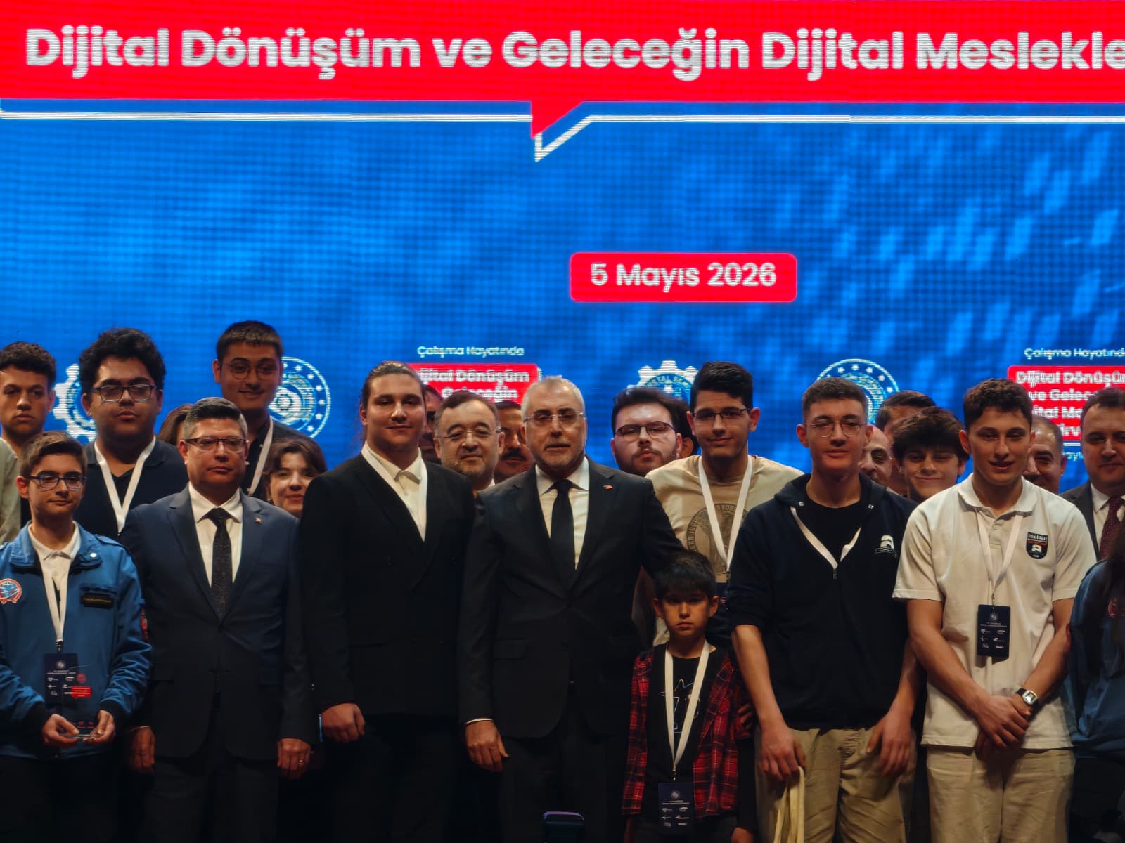 Bakan Vedat Işıkhan dijital dönüşüm zirvesinde konuşuyor