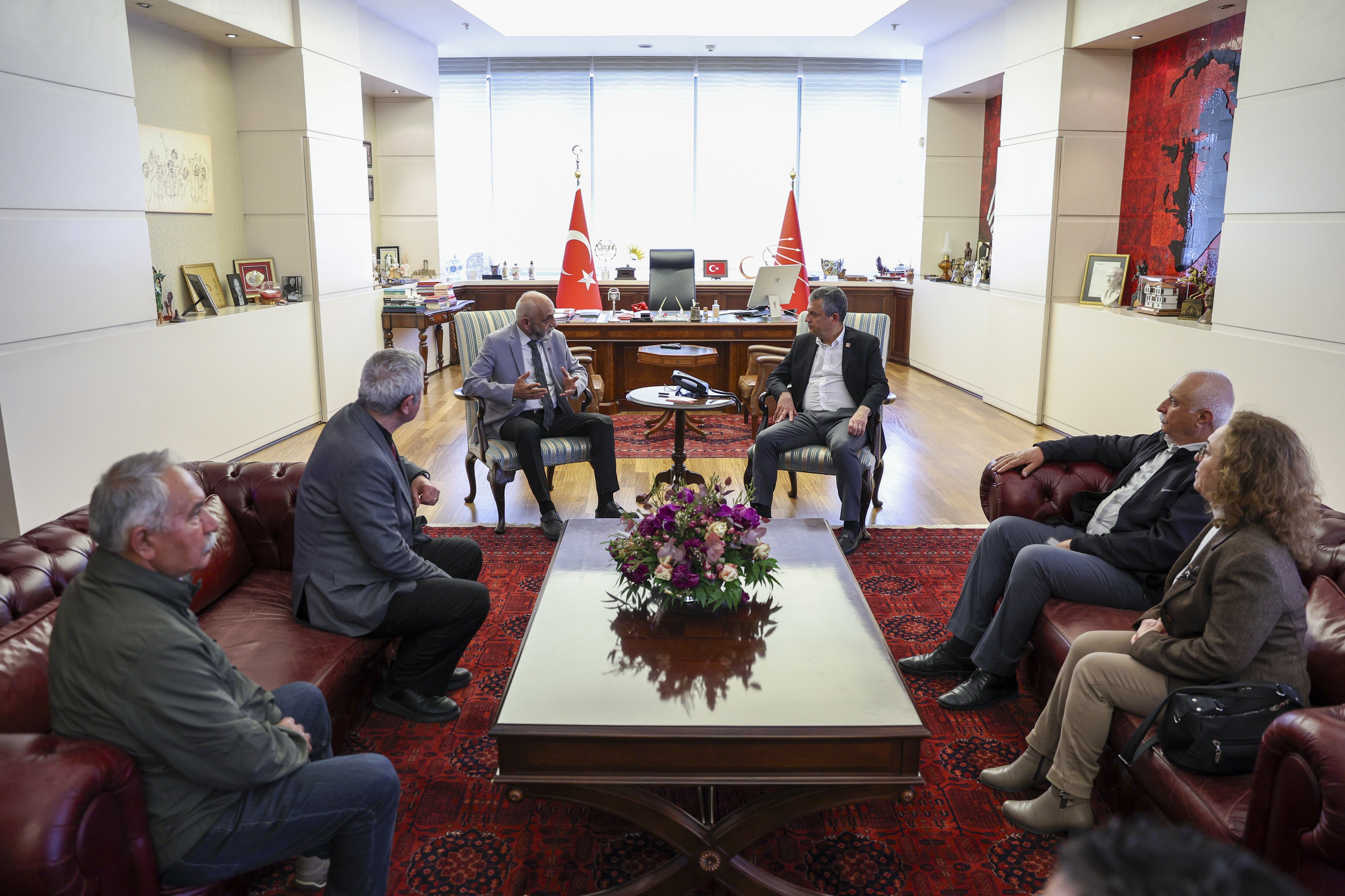 TİP Genel Başkanı Erkan Baş ve sendikalardan CHPye ziyaret