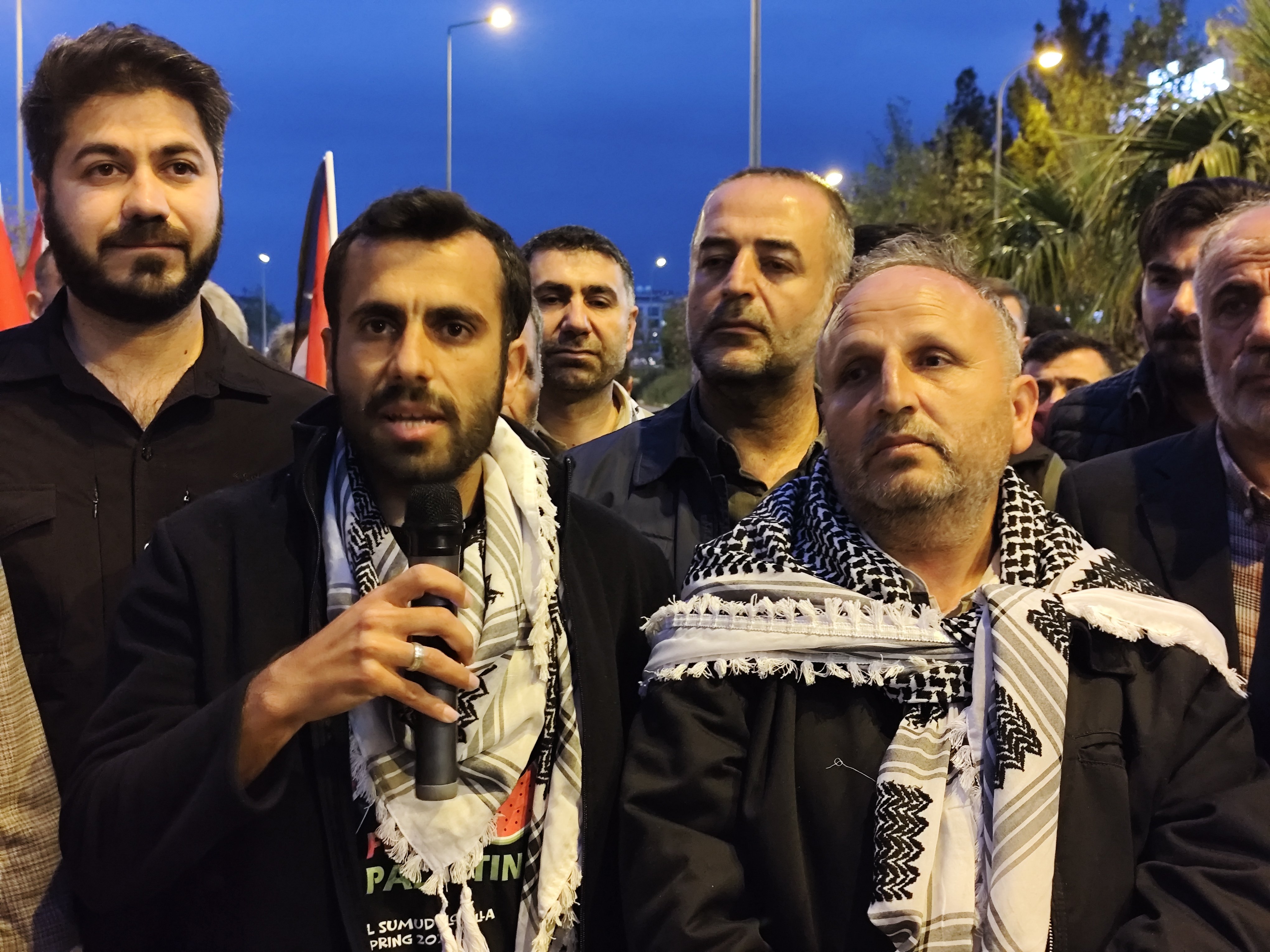 Mehmet Atlı konuşma yapıyor