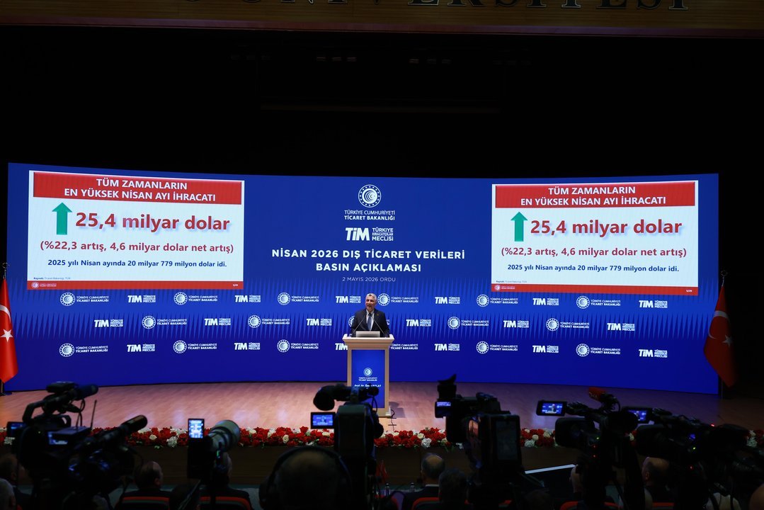 Ticaret Bakanı Ömer Bolat ve TİM Başkanı Mustafa Güntepe basın toplantısında.