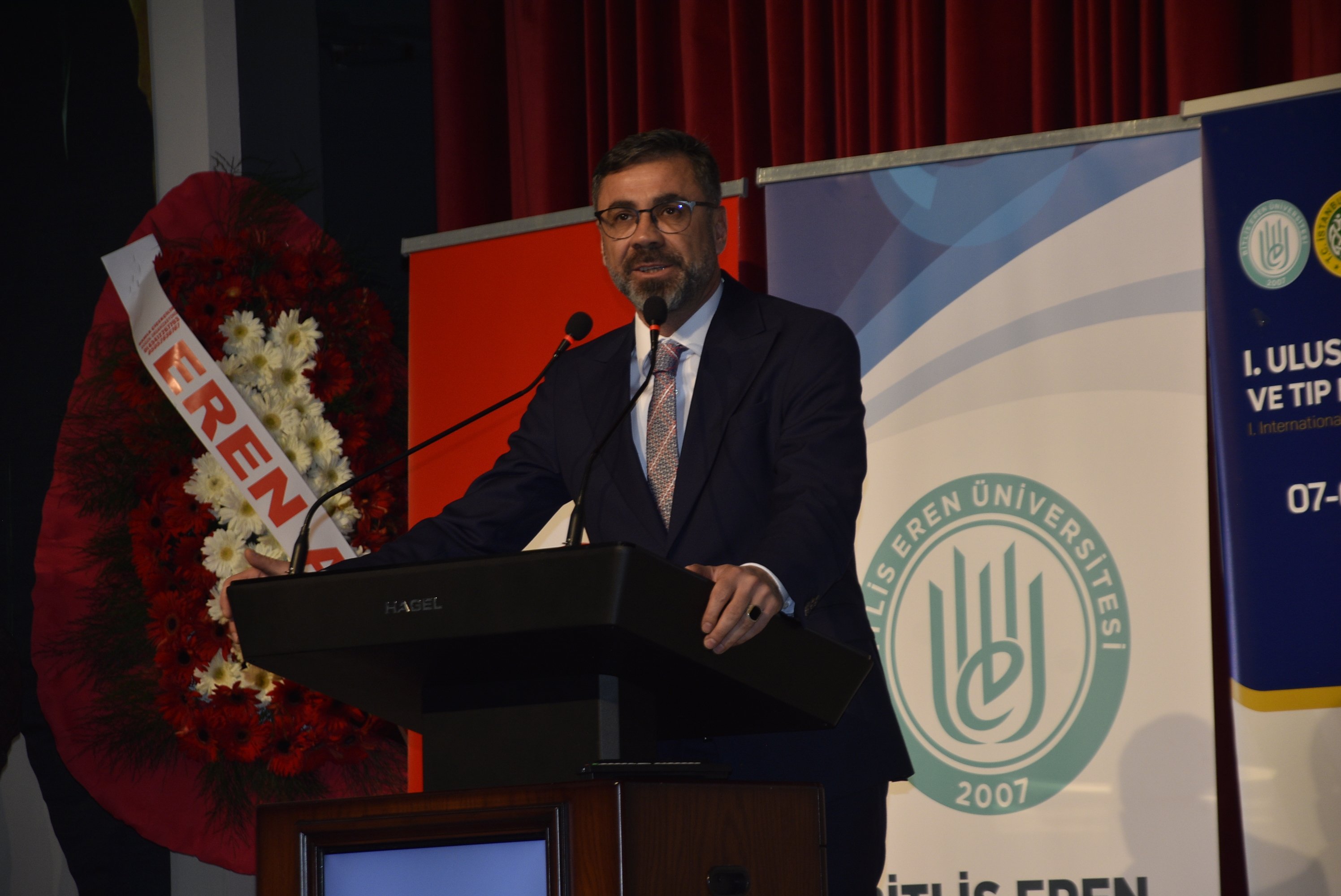 Rektör Prof. Dr. Necmettin Elmastaş konuşuyor