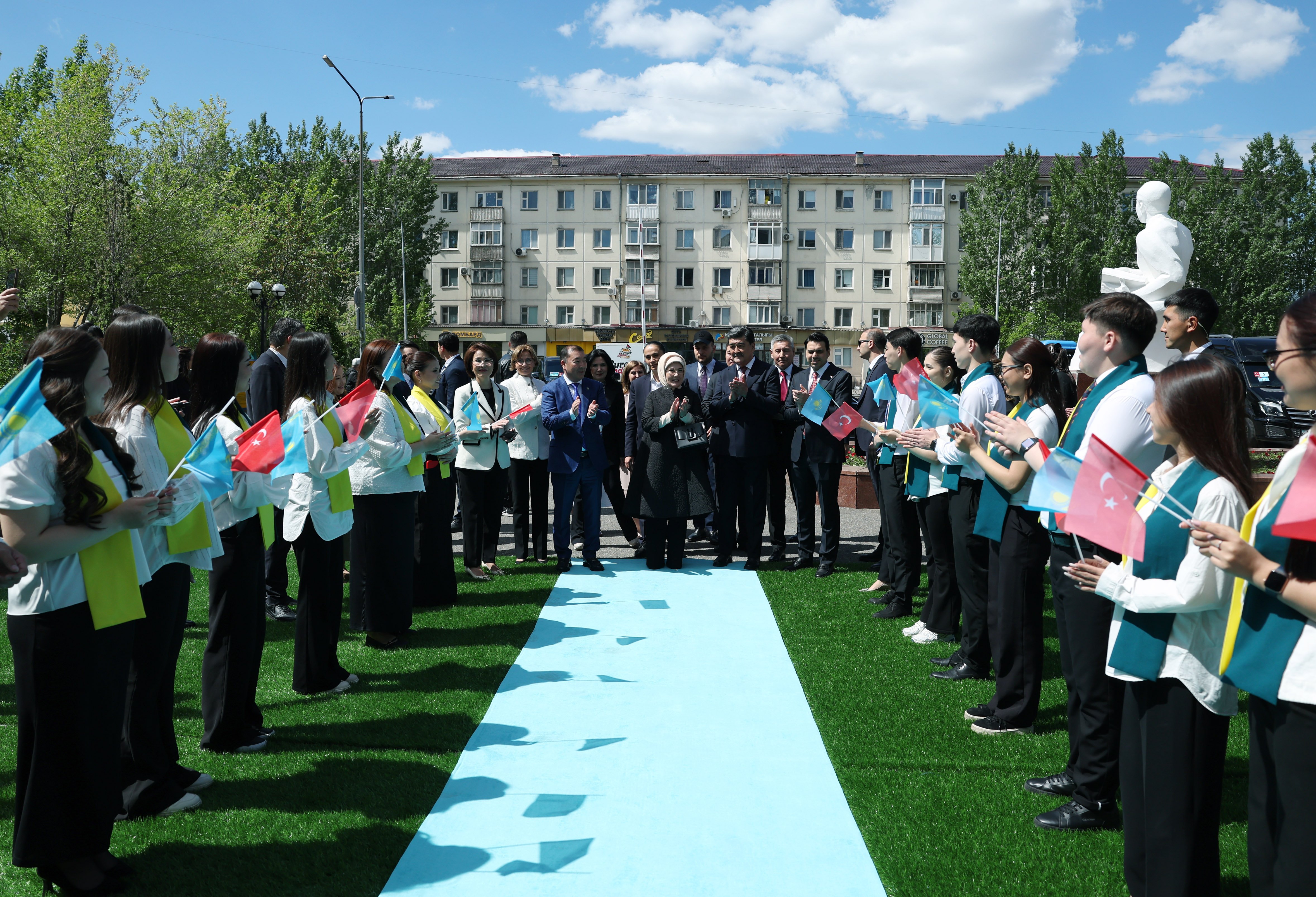 Emine Erdoğan Kazakistan Sıfır Atık Laboratuvarı açılışı