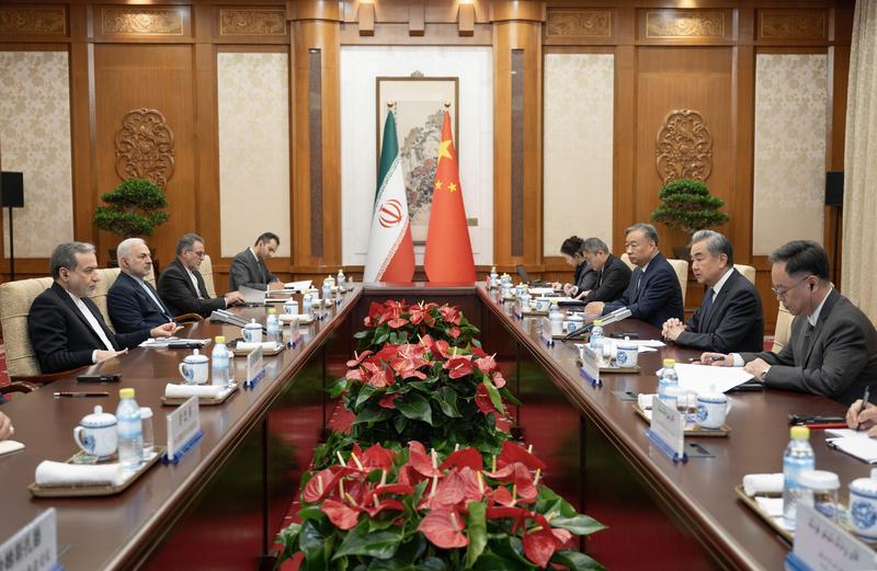 İran Dışişleri Bakanı Abbas Arakçi, Çin Dışişleri Bakanı Wang Yi