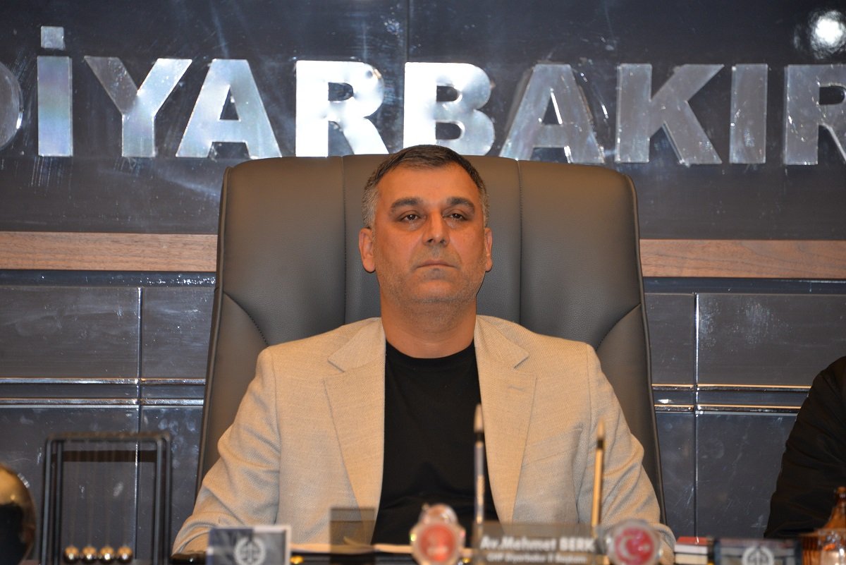 CHP Diyarbakır İl Başkanı ve partililer