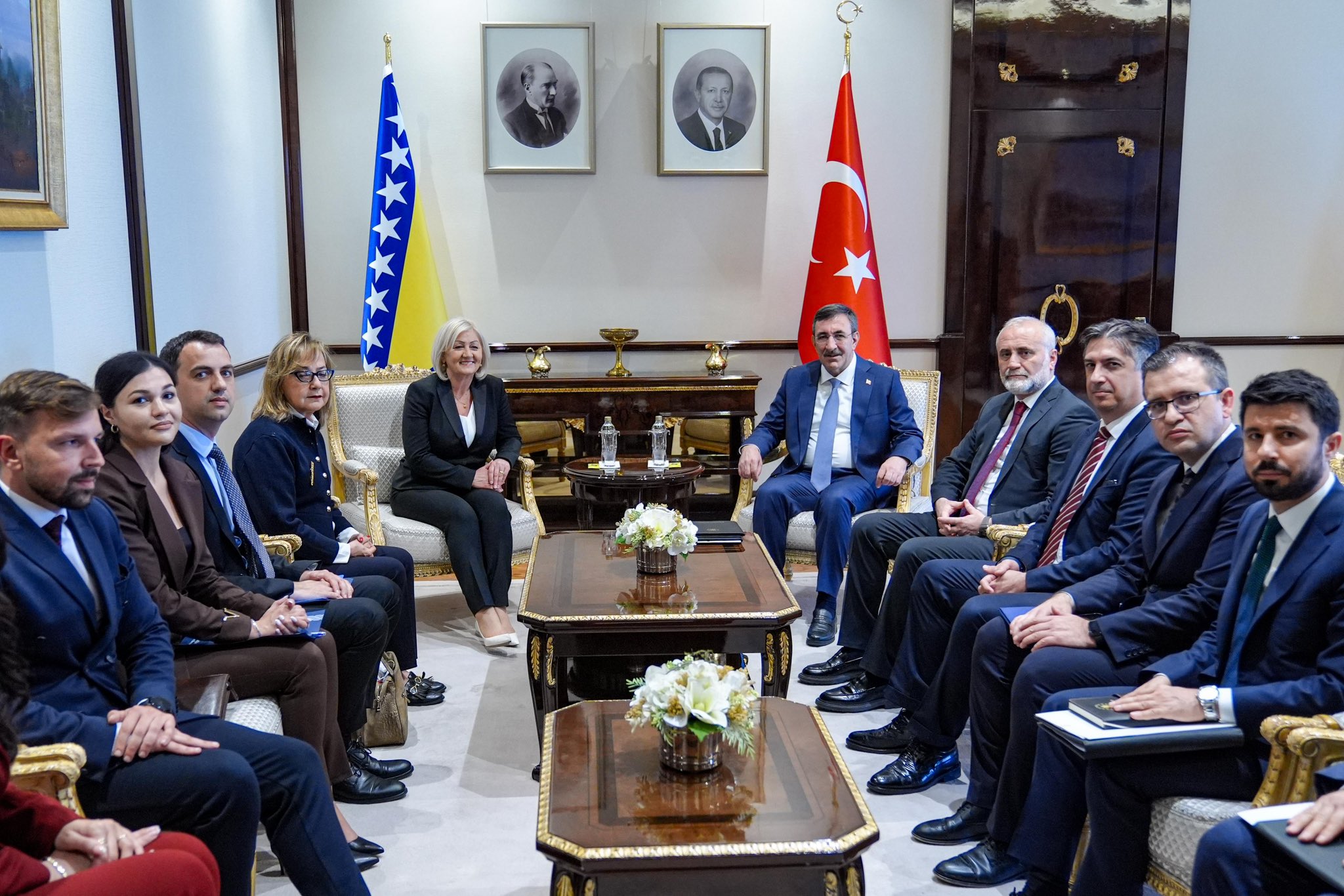 Cumhurbaşkanı Yardımcısı Yılmaz, Bosna Hersek Başbakanı Krişto ile bir araya geldi
