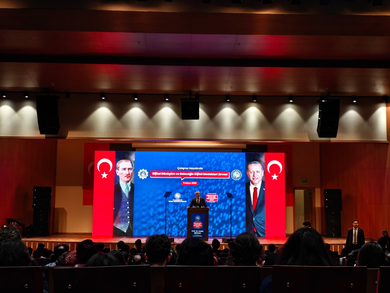 Dijital dönüşüm zirvesi katılımcıları