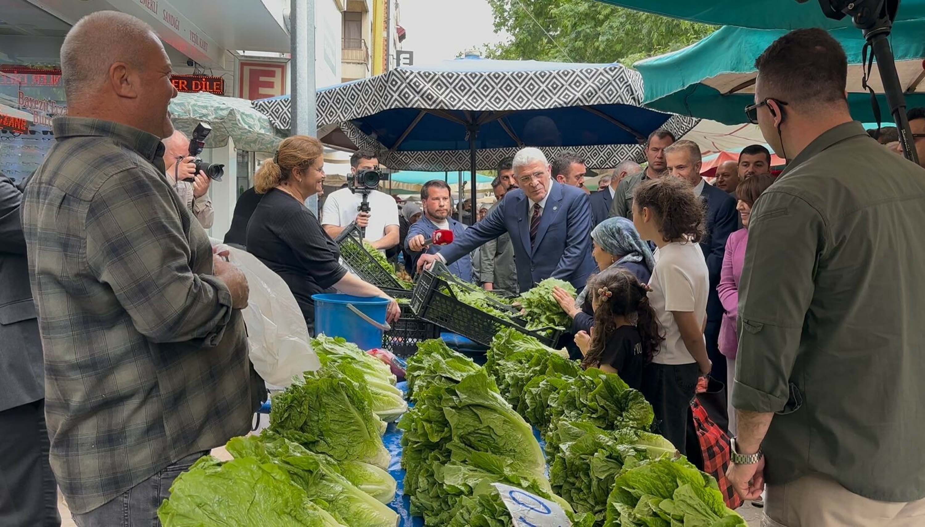 Müsavat Dervişoğlu Ödemiş pazar esnafı ziyareti