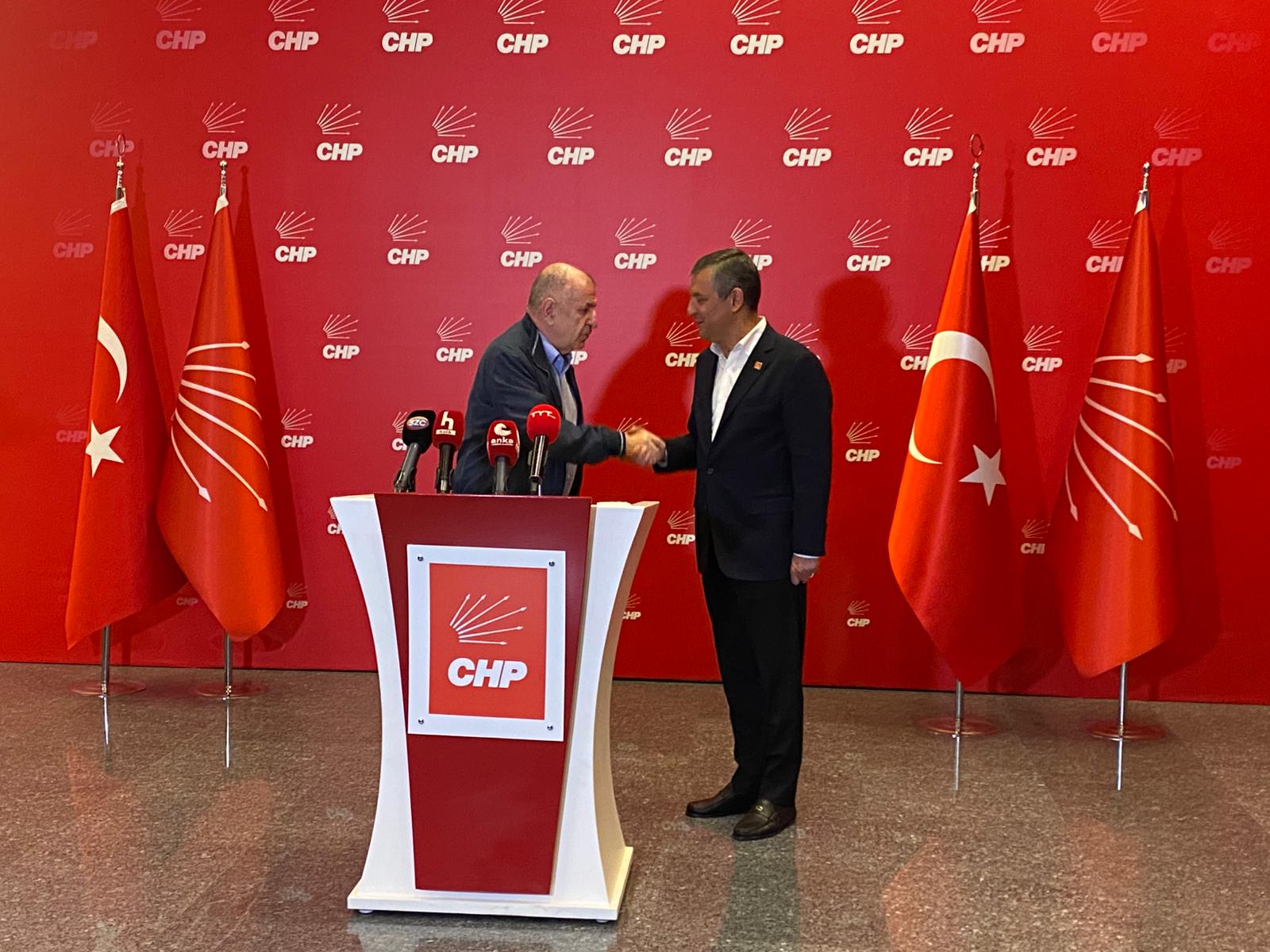 Ümit Özdağ ve Özgür Özel basın açıklaması yapıyor