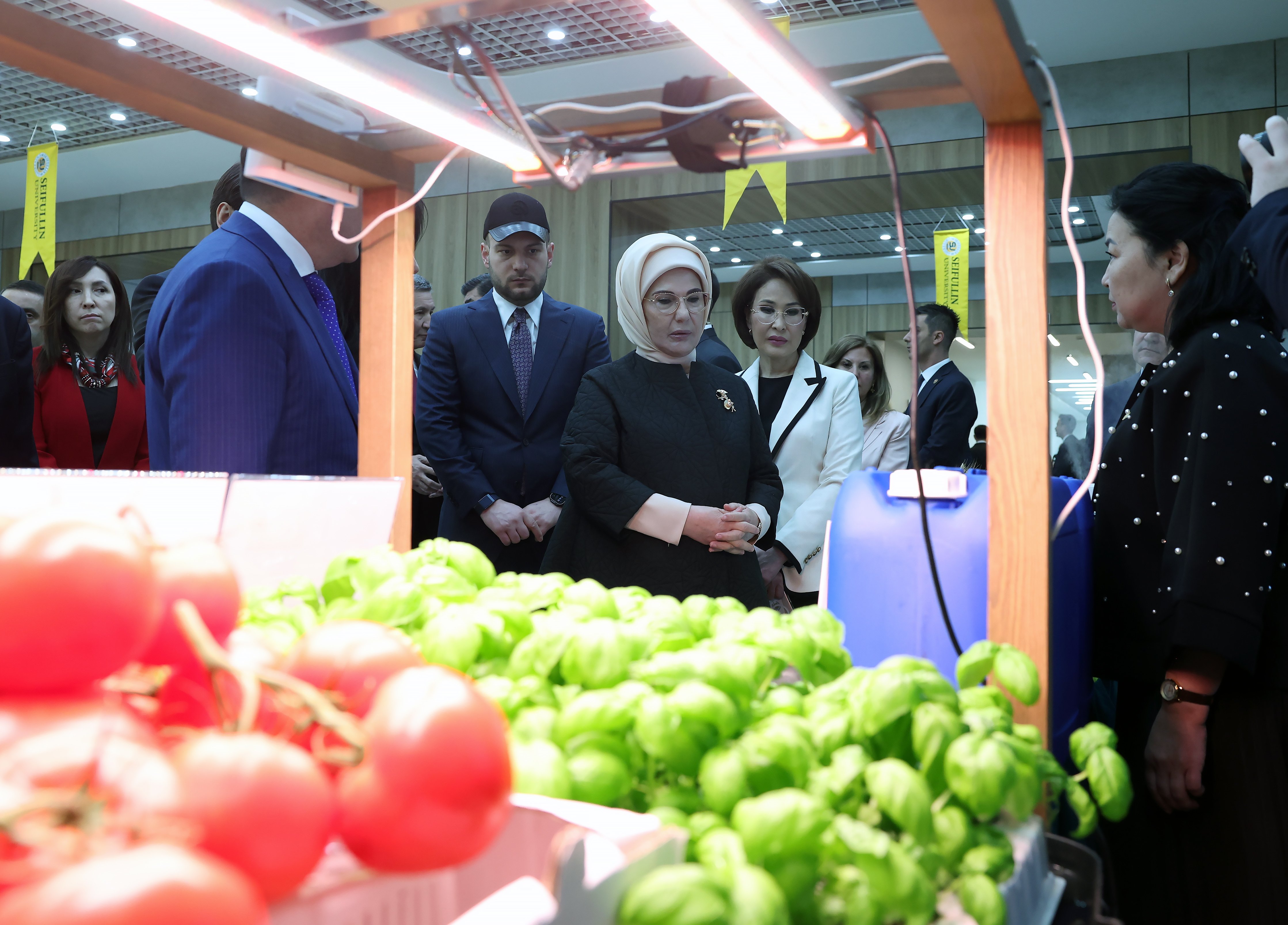 Emine Erdoğan Kazakistan Sıfır Atık Laboratuvarı açılışı