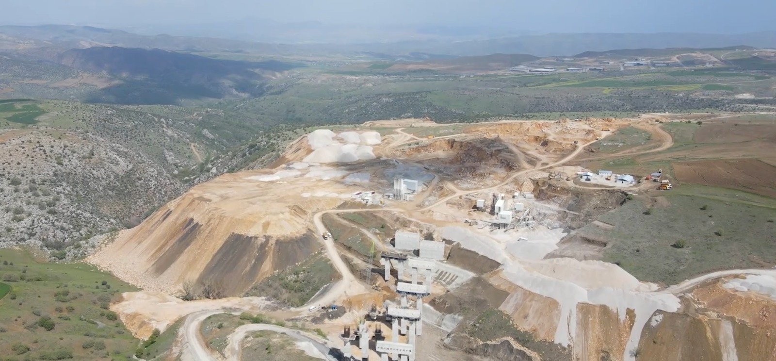 Ankara-Kırıkkale-Delice Otoyolu projesinde yapımı devam eden viyadük