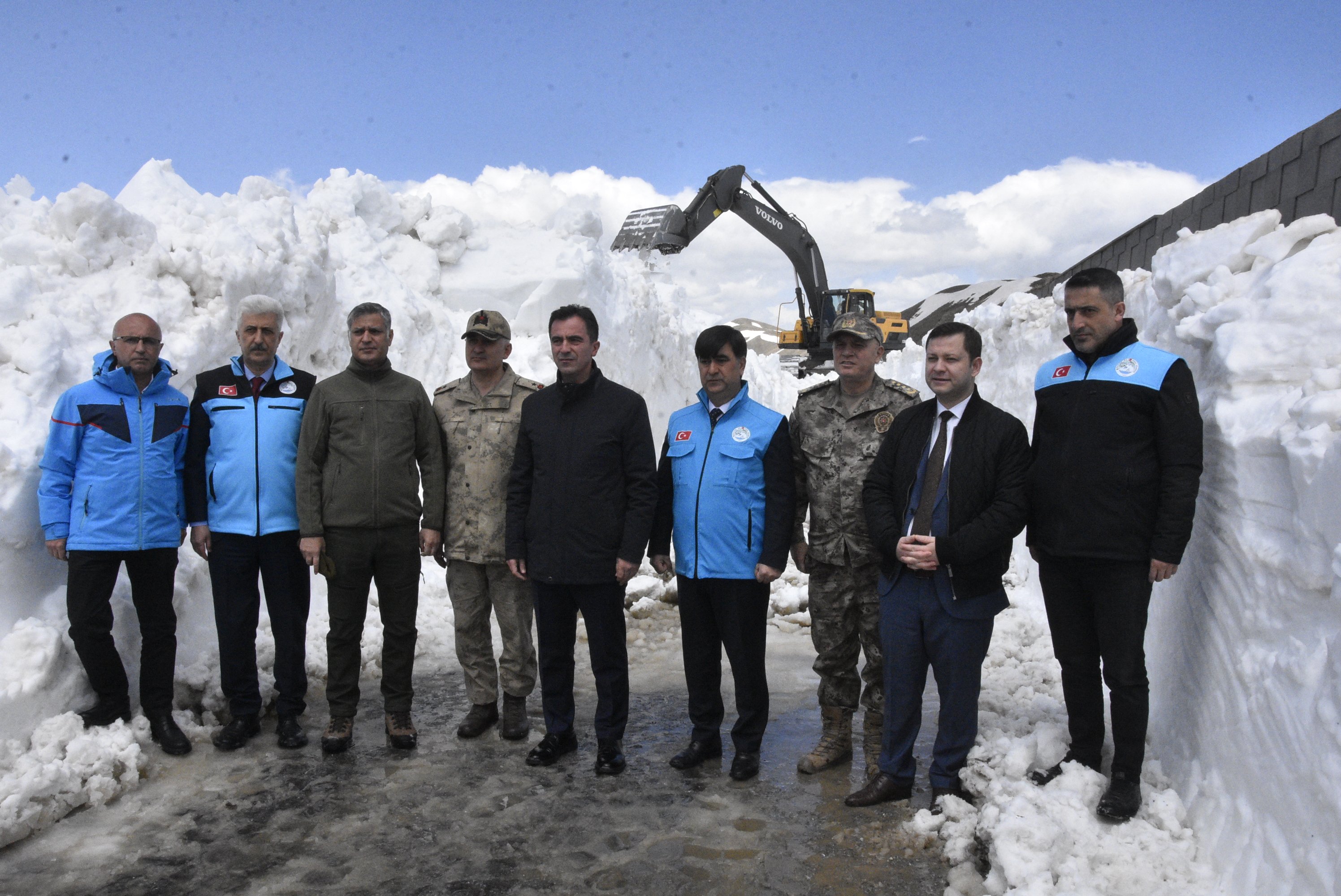 Vali Karakaya Nemrut Gölü karla mücadele
