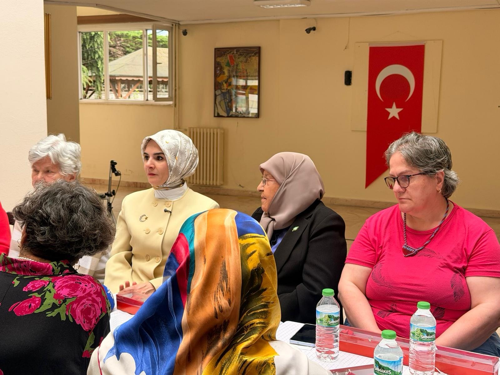 Bakan Göktaş huzurevi sakinleriyle