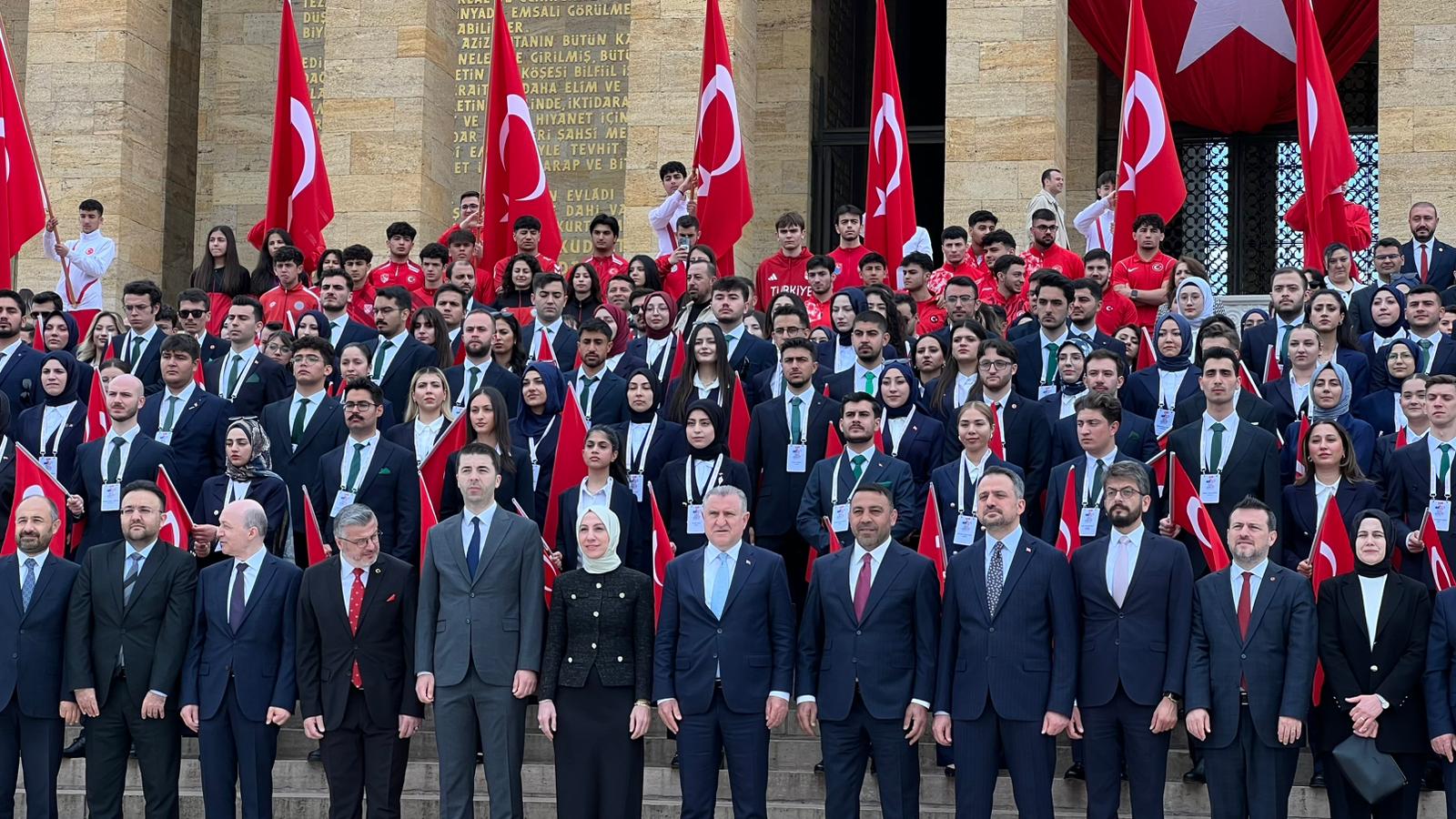 Osman Aşkın Bak gençlerle Anıtkabir