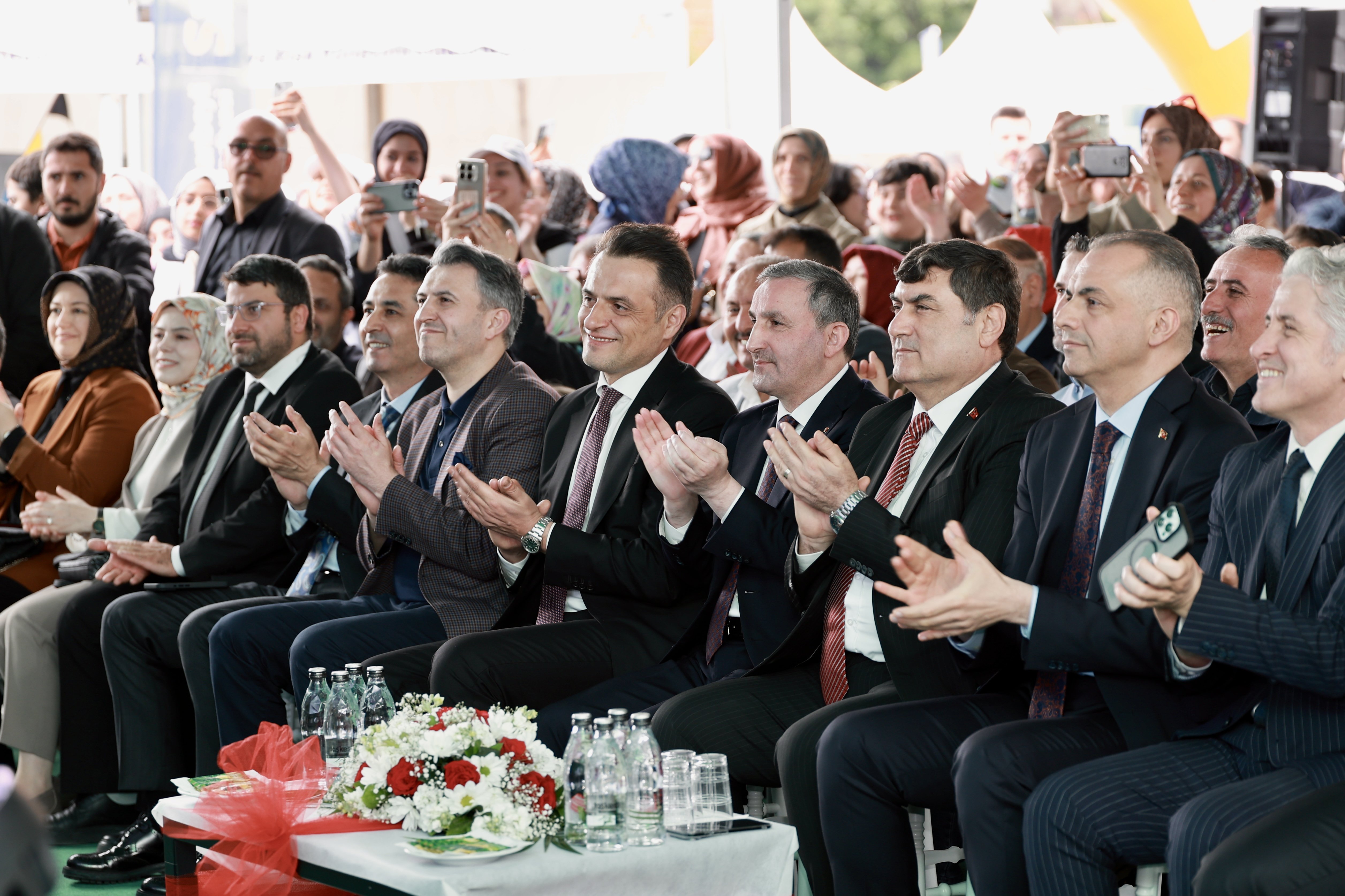 Sultanbeyli Belediye Başkanı Ali Tombaş festival açılış konuşması yapıyor