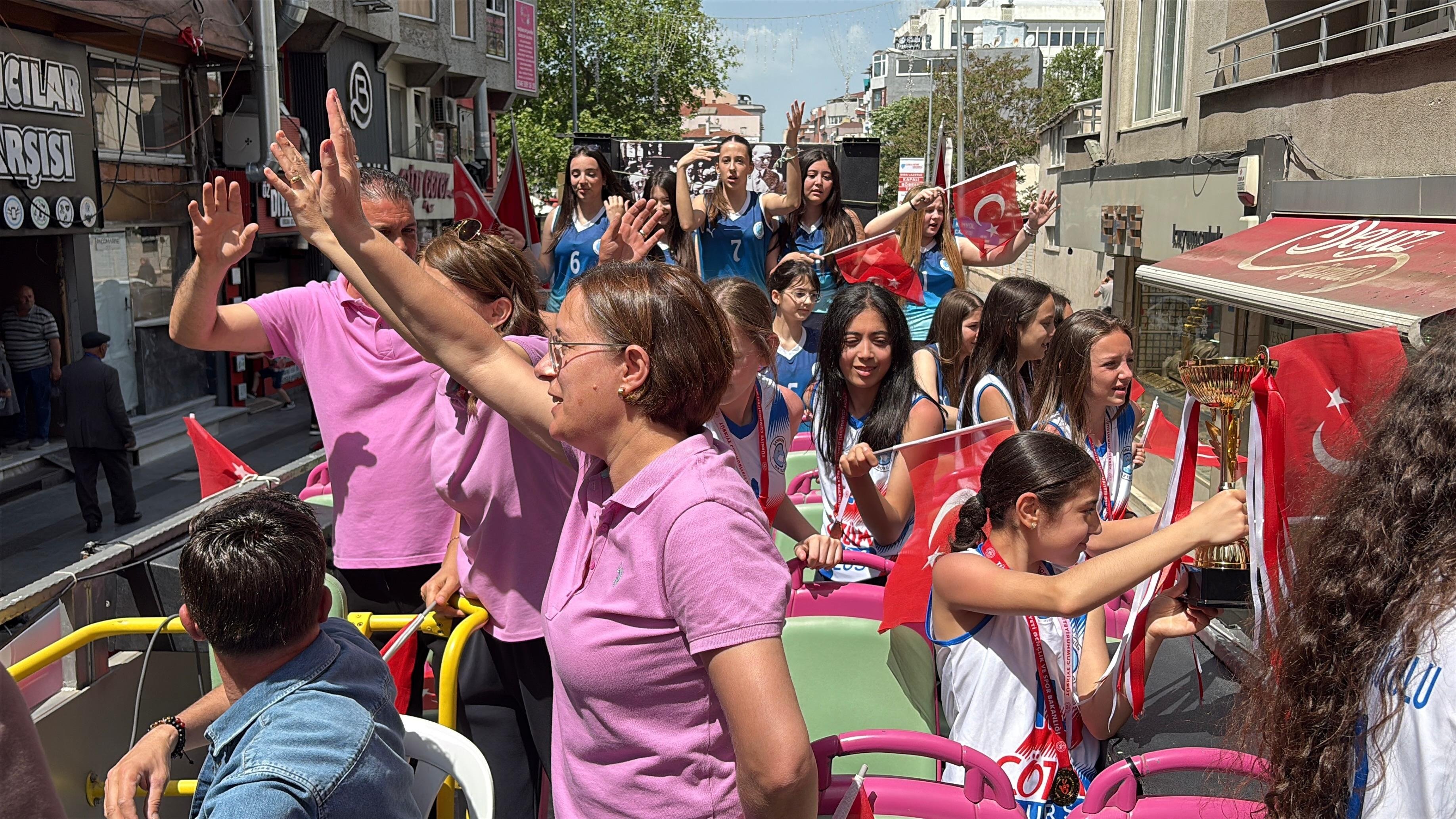Öğrencilerin şampiyonluk turu