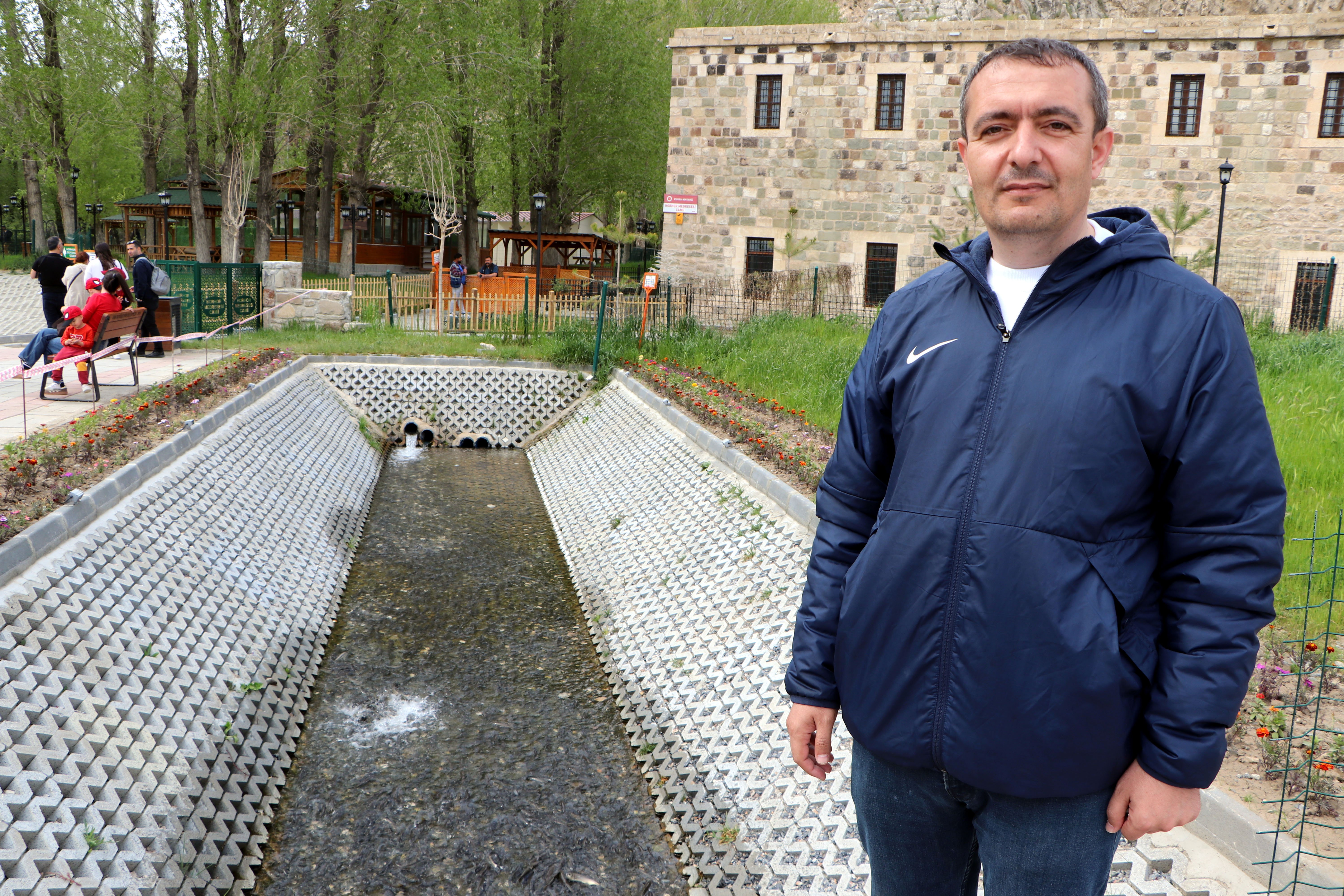 Van Kalesi İnci Kefali Manzarası