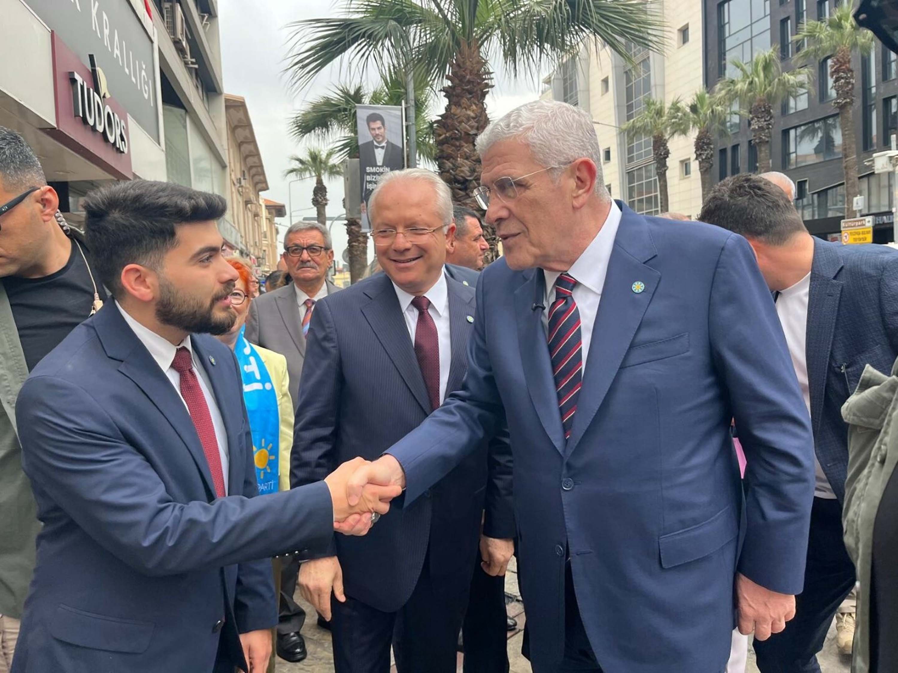 Müsavat Dervişoğlu İzmir programı