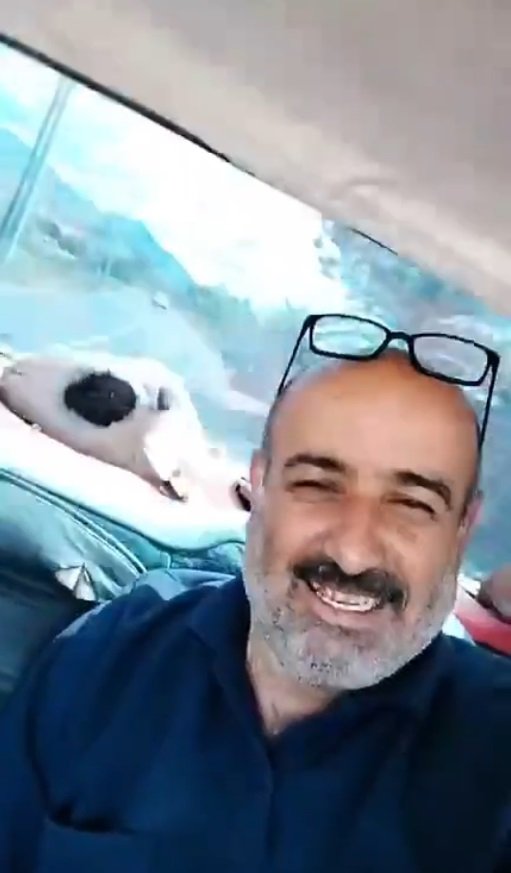 Ali Uyanık kurbanlık koyunla selfie
