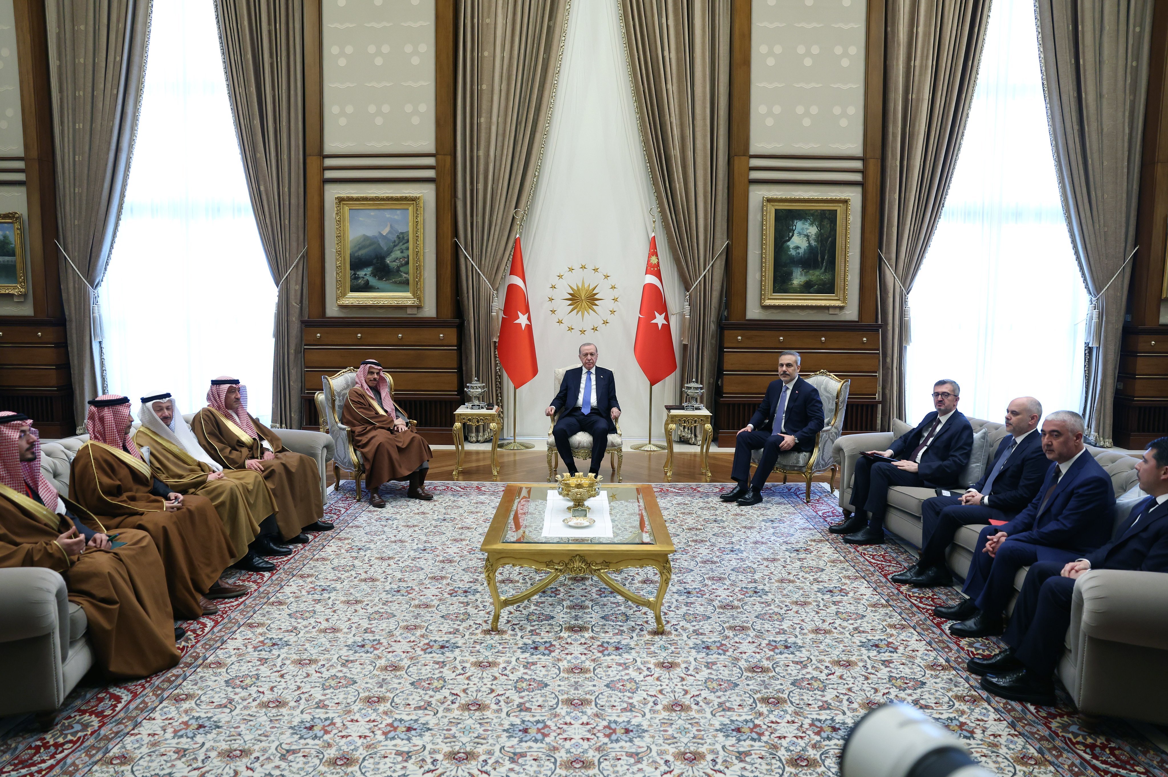 Cumhurbaşkanı Erdoğan, Dışişleri Bakanı Faysal bin Ferhan ve Hakan Fidan