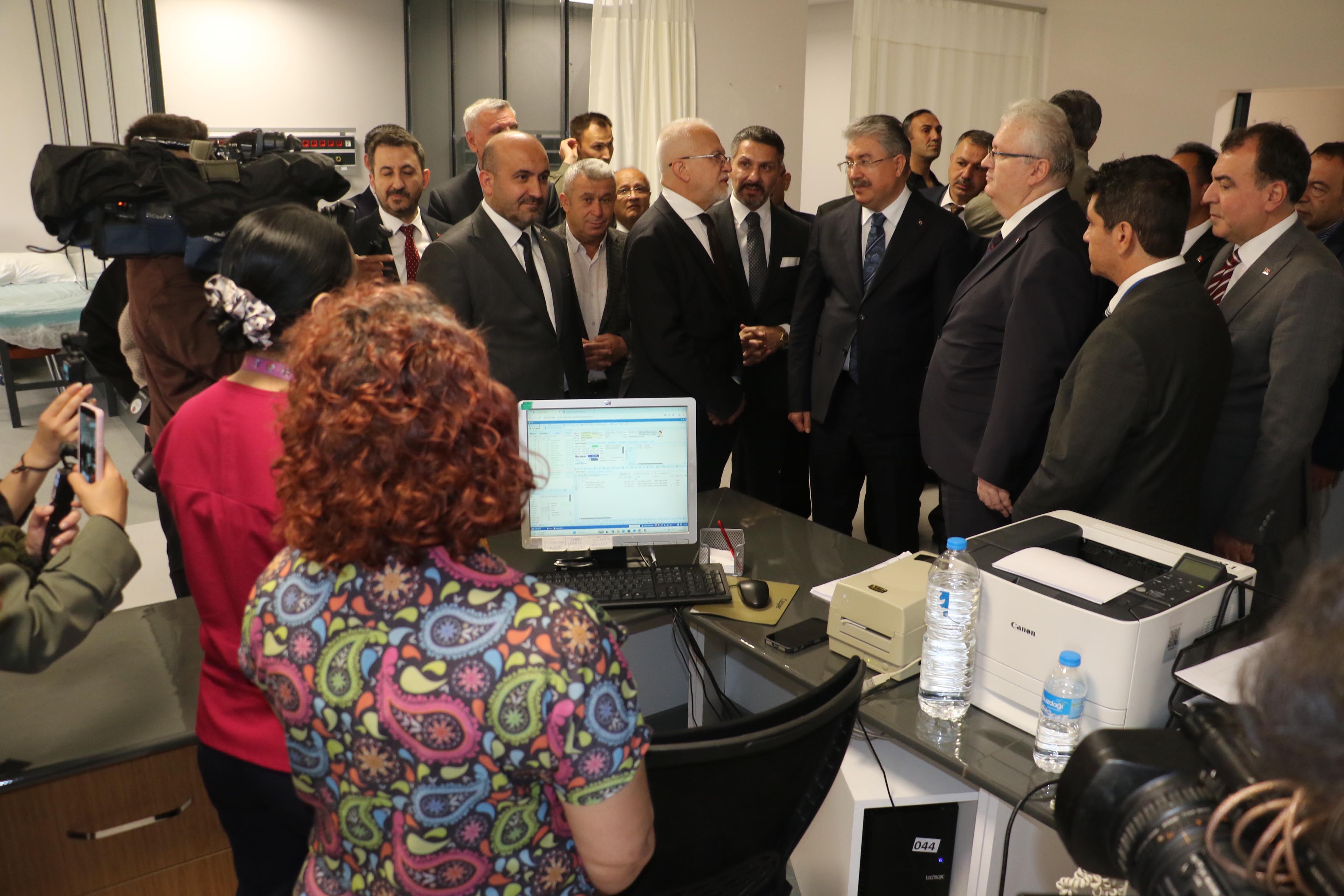 Hastane Ziyareti Bakan Yardımcısı Erkoç hastane ziyaretinde.