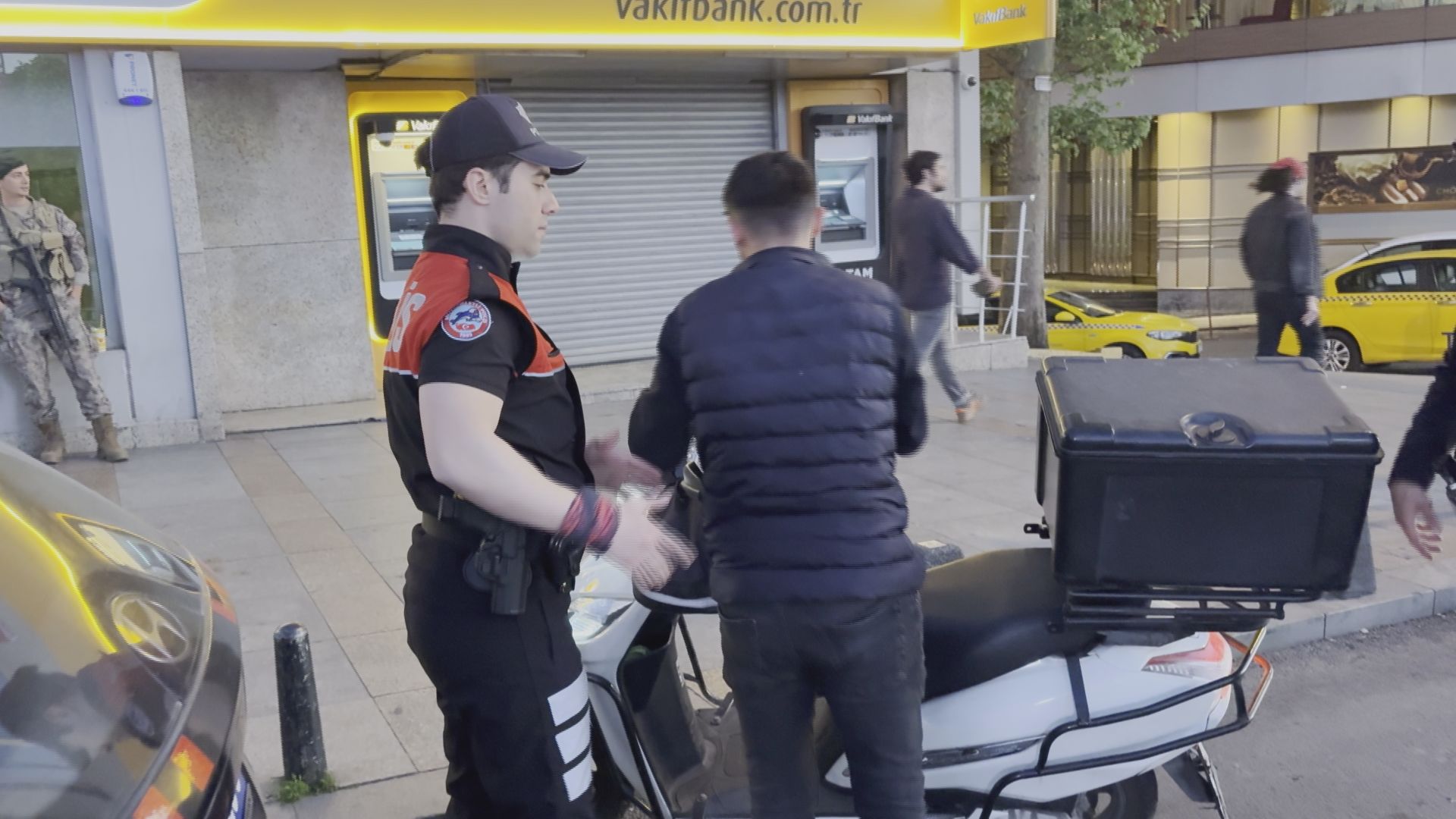 Polis ekipleri denetim yapıyor
