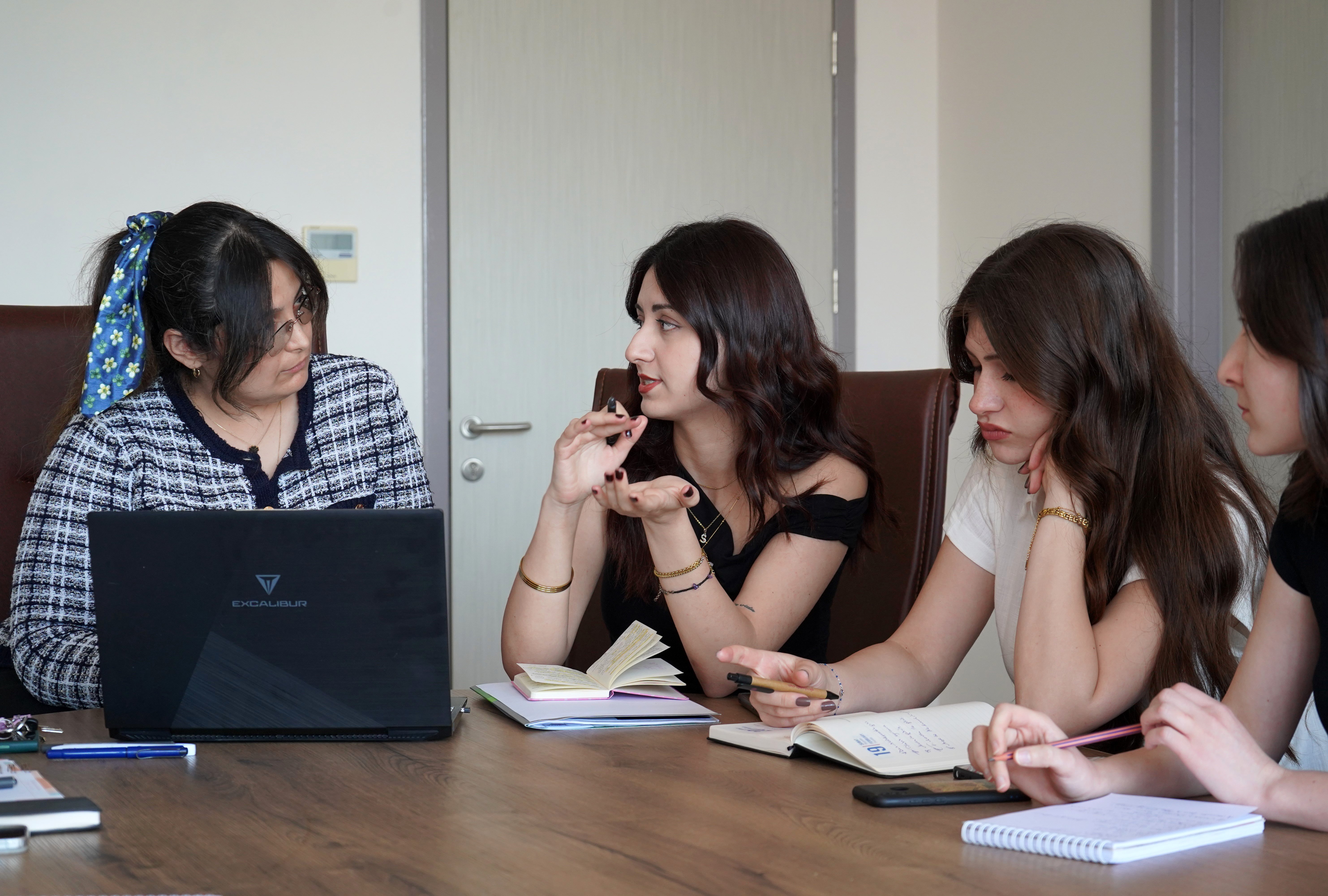 Doç. Dr. Hediye Aydoğan araştırma hakkında açıklama yapıyor