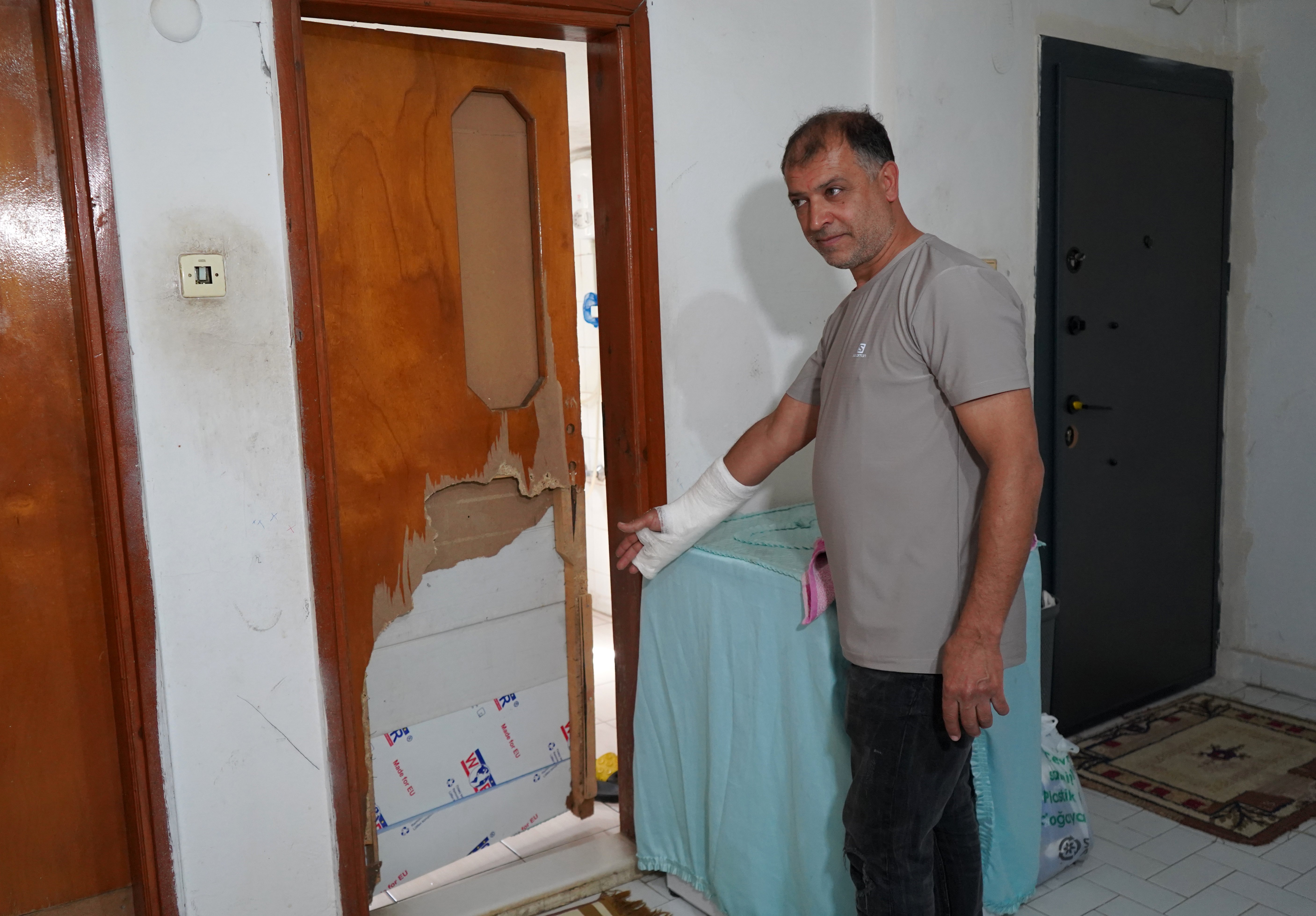 Otizmli oğlunun saldırgan davranışları çaresiz bıraktı
