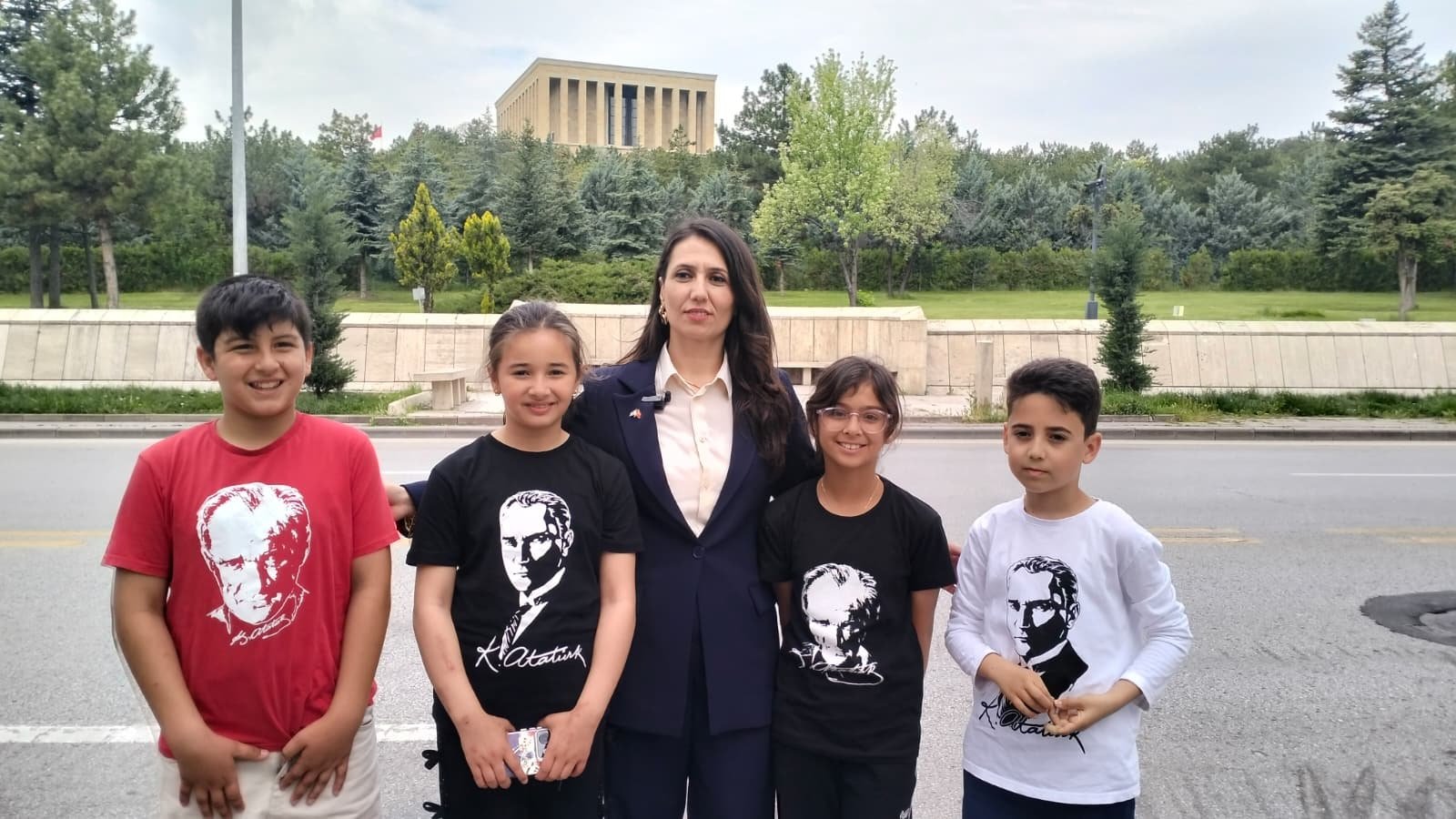 Öğrenciler Anıtkabir ziyareti sırasında