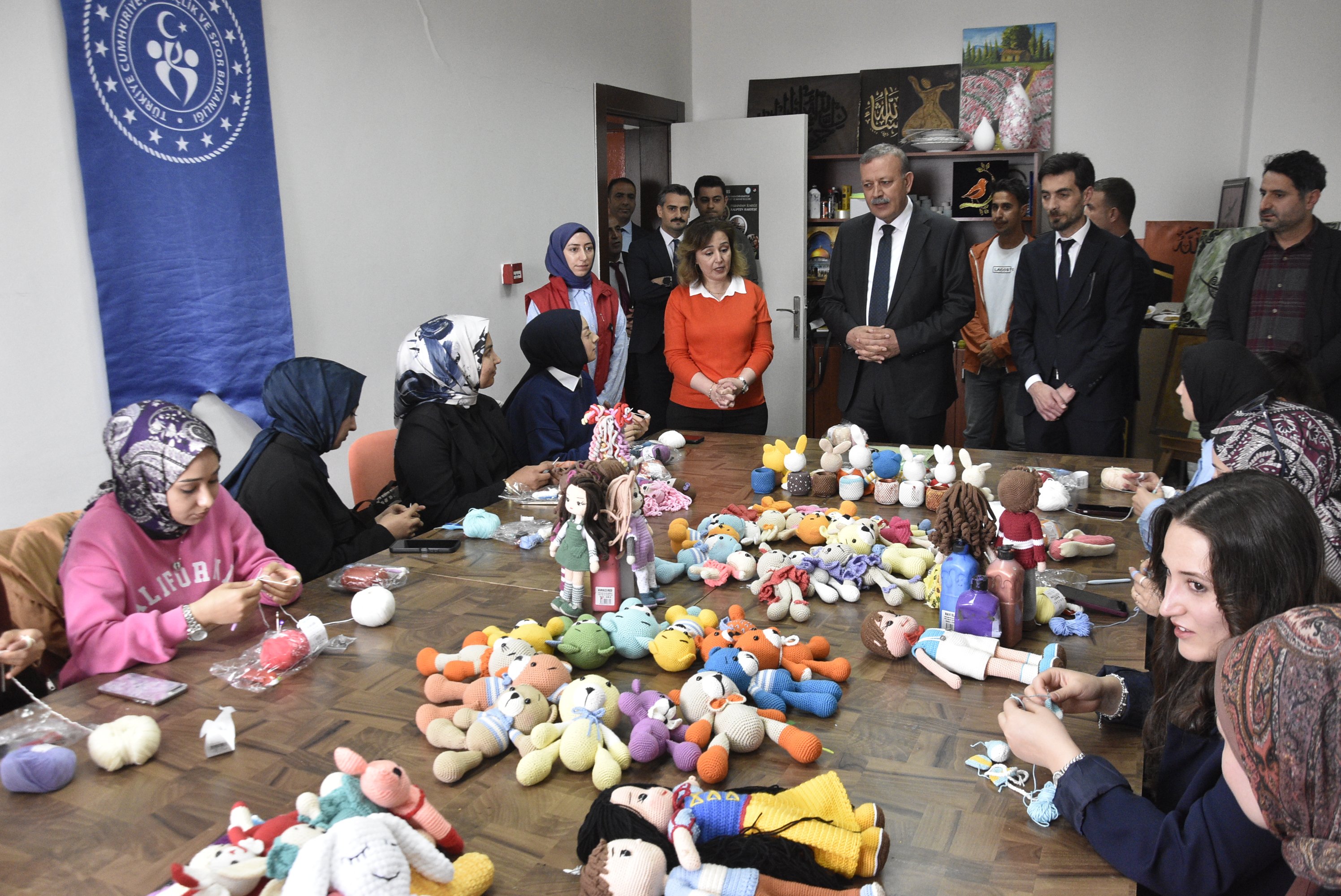 Bitlis Eren Üniversitesi Rektörü Necmettin Elmastaş atölyede