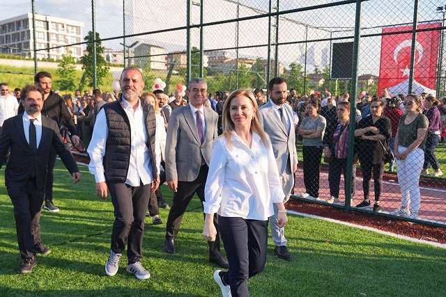 Sancaktepe Belediye Başkanı Alper Yeğin, 29 Ekim Spor Parkı açılışında vatandaşlara sesleniyor.
