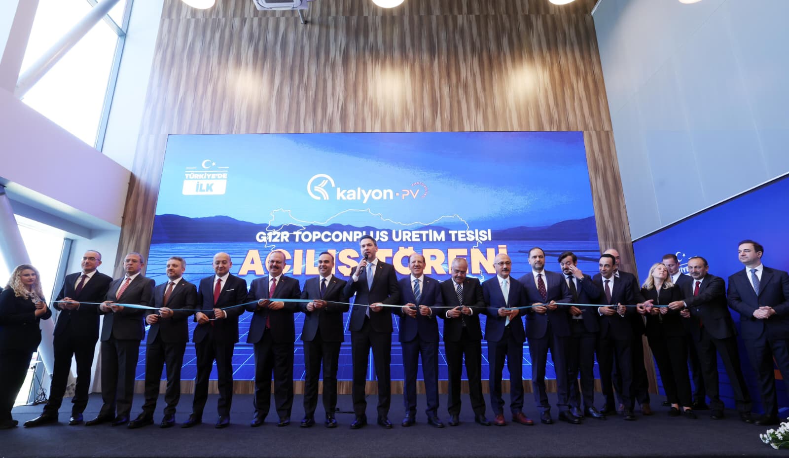 Enerji ve Tabii Kaynaklar Bakanı Alparslan Bayraktar güneş enerjisi santrali yatırımı açıklaması