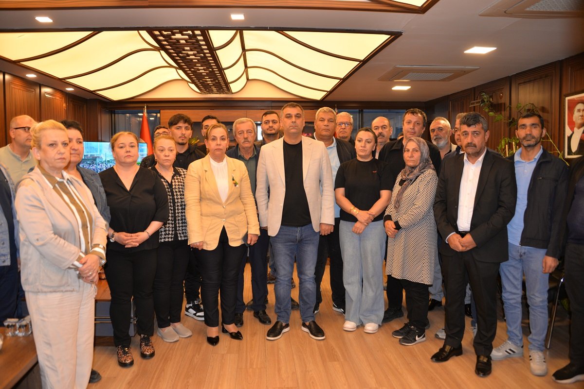 CHP Diyarbakır İl binası önünde partililer