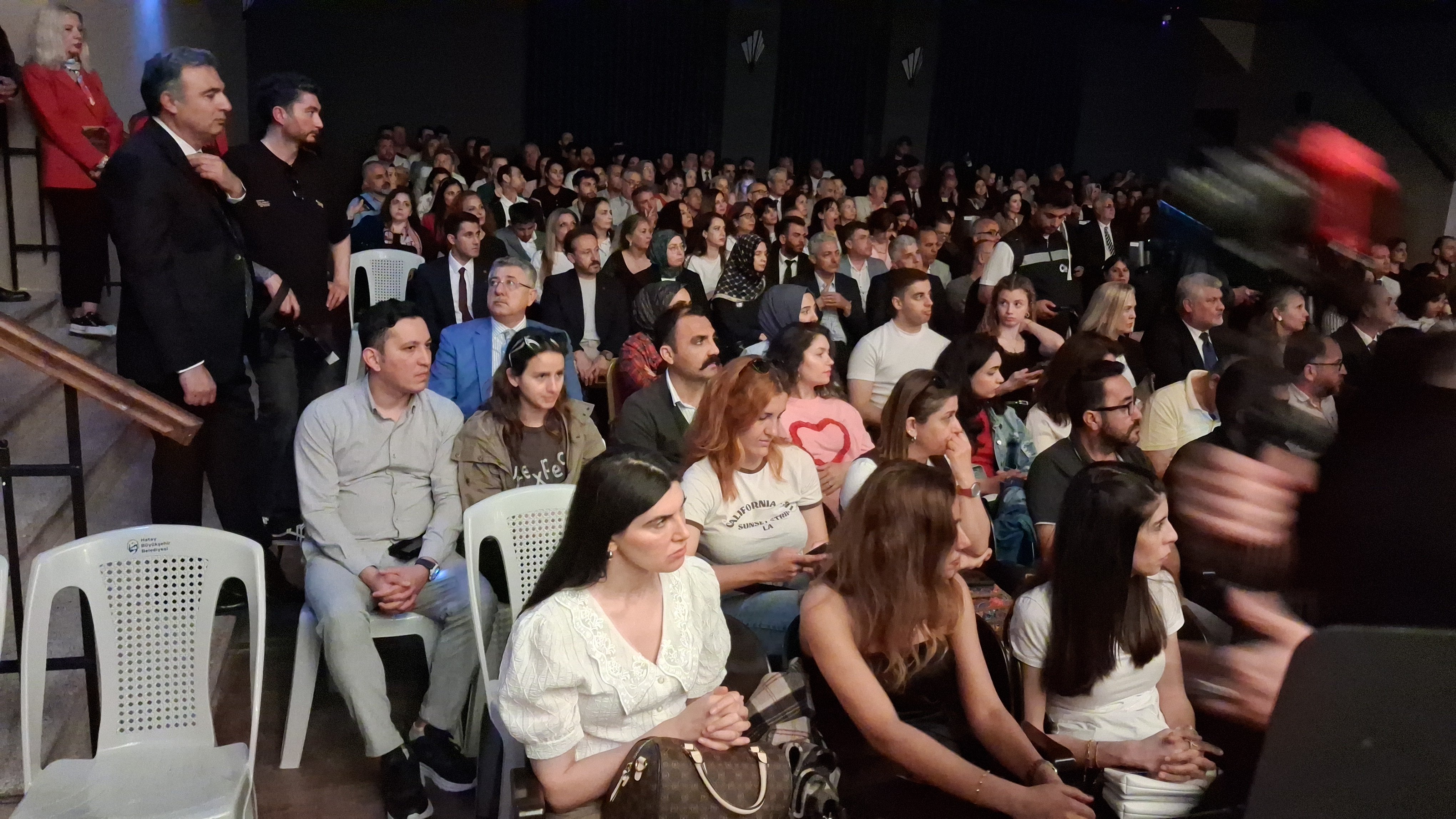 Tamer Karadağlı konuşma yapıyor