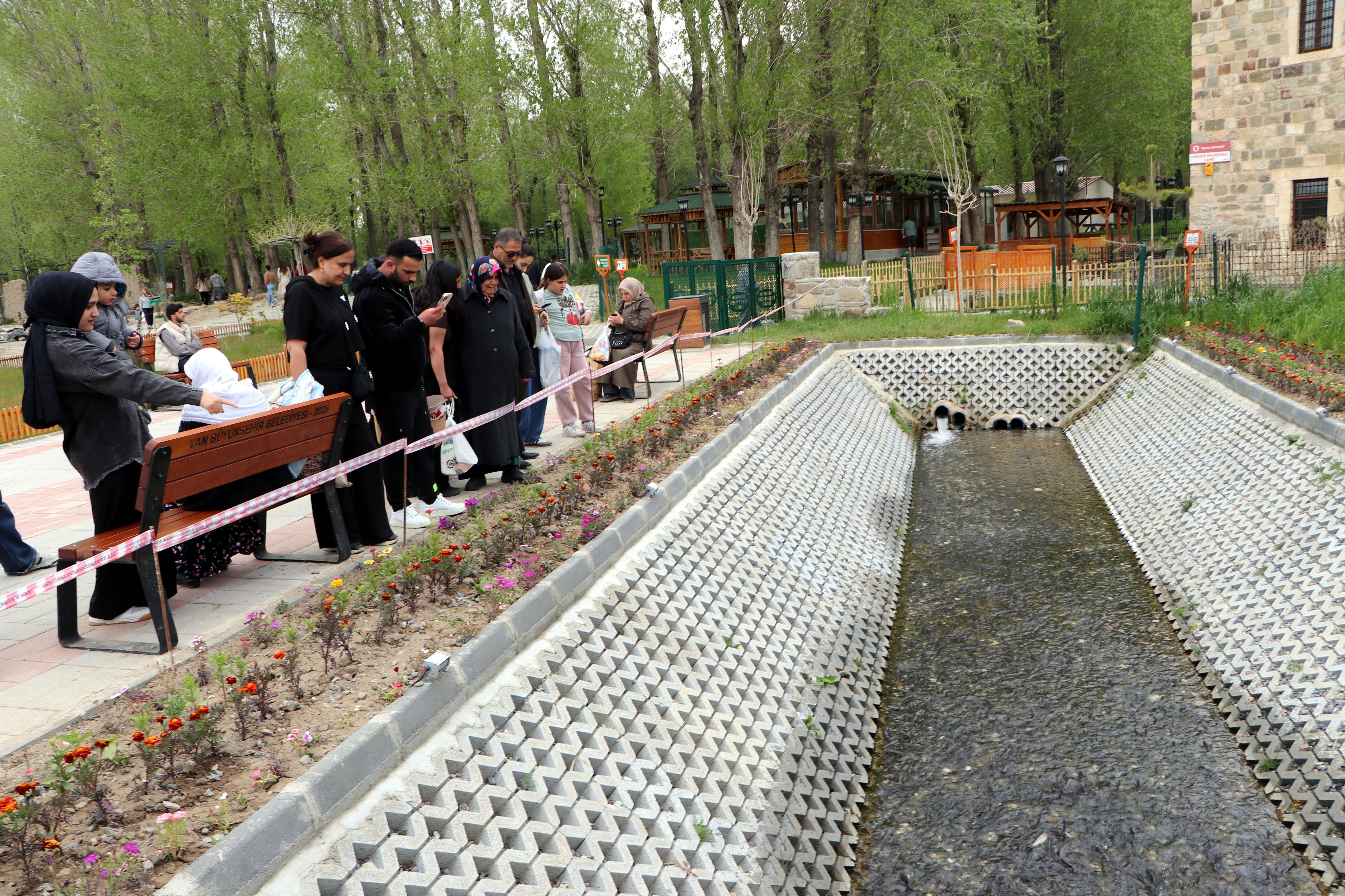 Vatandaşlar İnci Kefali Göçünü İzliyor