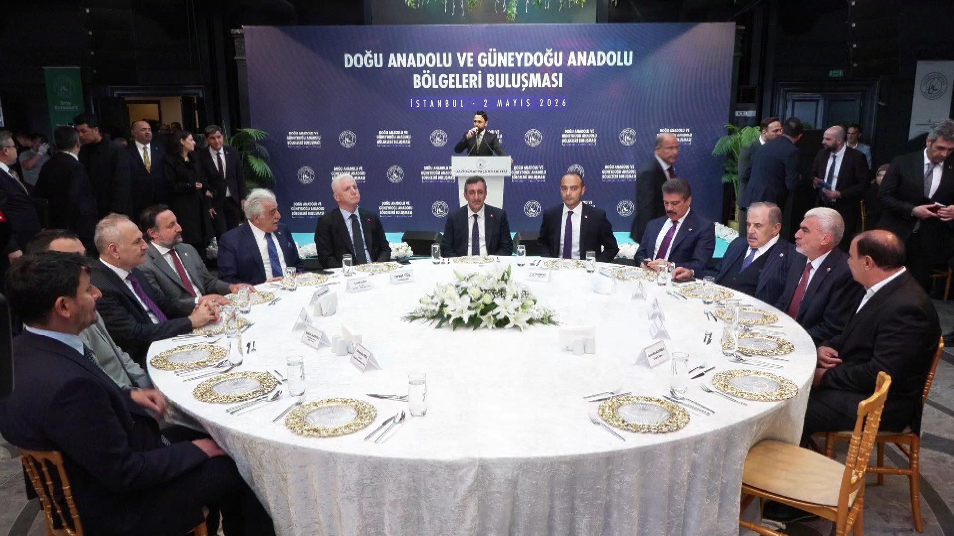 Cumhurbaşkanı Yardımcısı Cevdet Yılmaz, Gaziosmanpaşa Belediyesi ev sahipliğinde düzenlenen programda konuşma yapıyor.