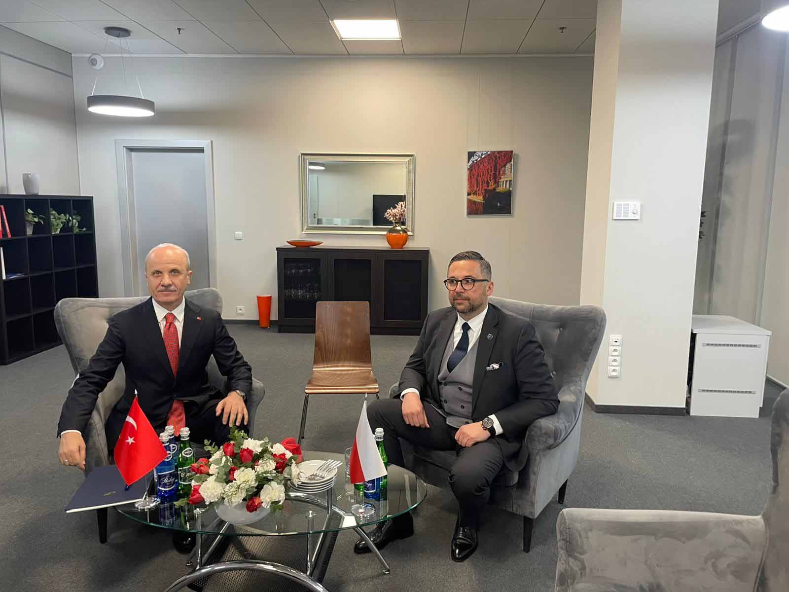 YÖK Başkanı Özvar Polonya