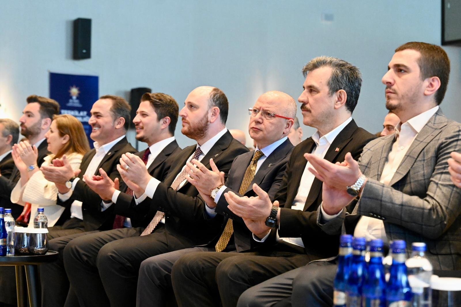 Ahmet Büyükgümüş konuşma yapıyor